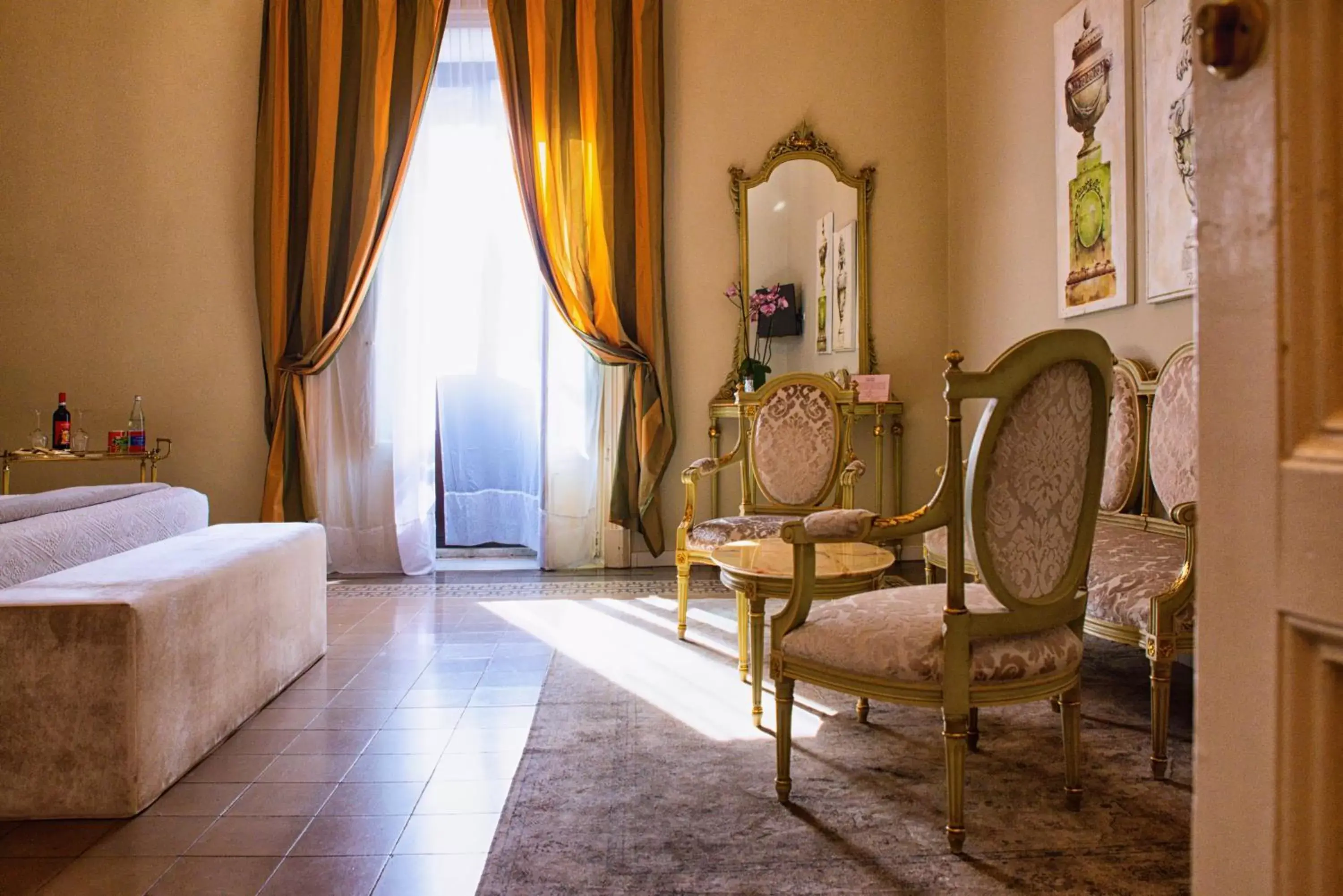 Photo of the whole room, Seating Area in B&B Palazzo Cerami