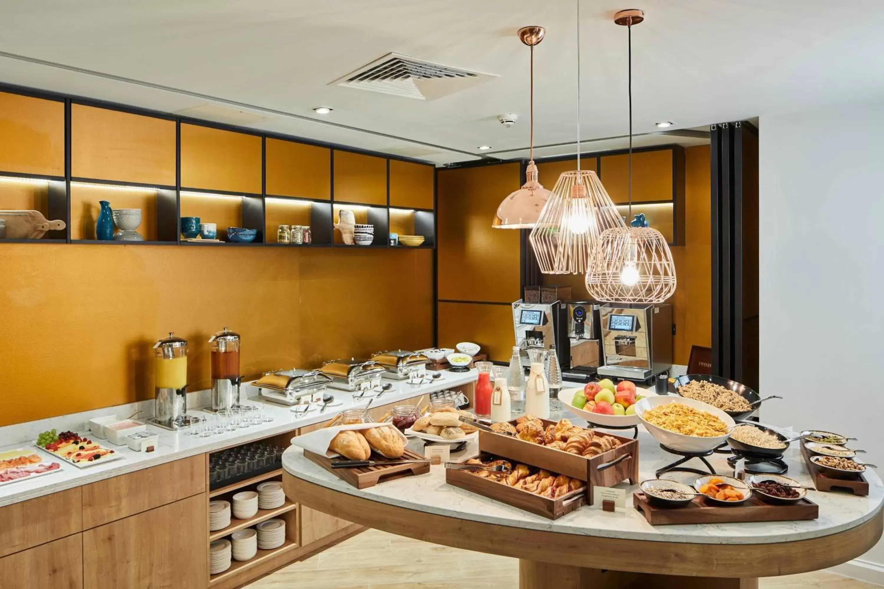 Breakfast, Restaurant/Places to Eat in Courtyard by Marriott Oxford City Centre
