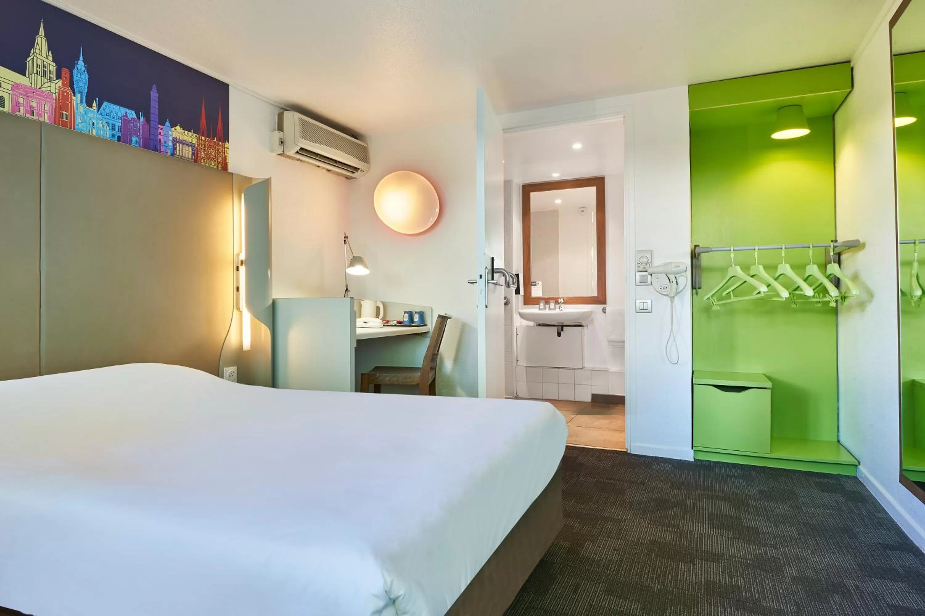 Bedroom, Bed in Kyriad Brie-Comte-Robert