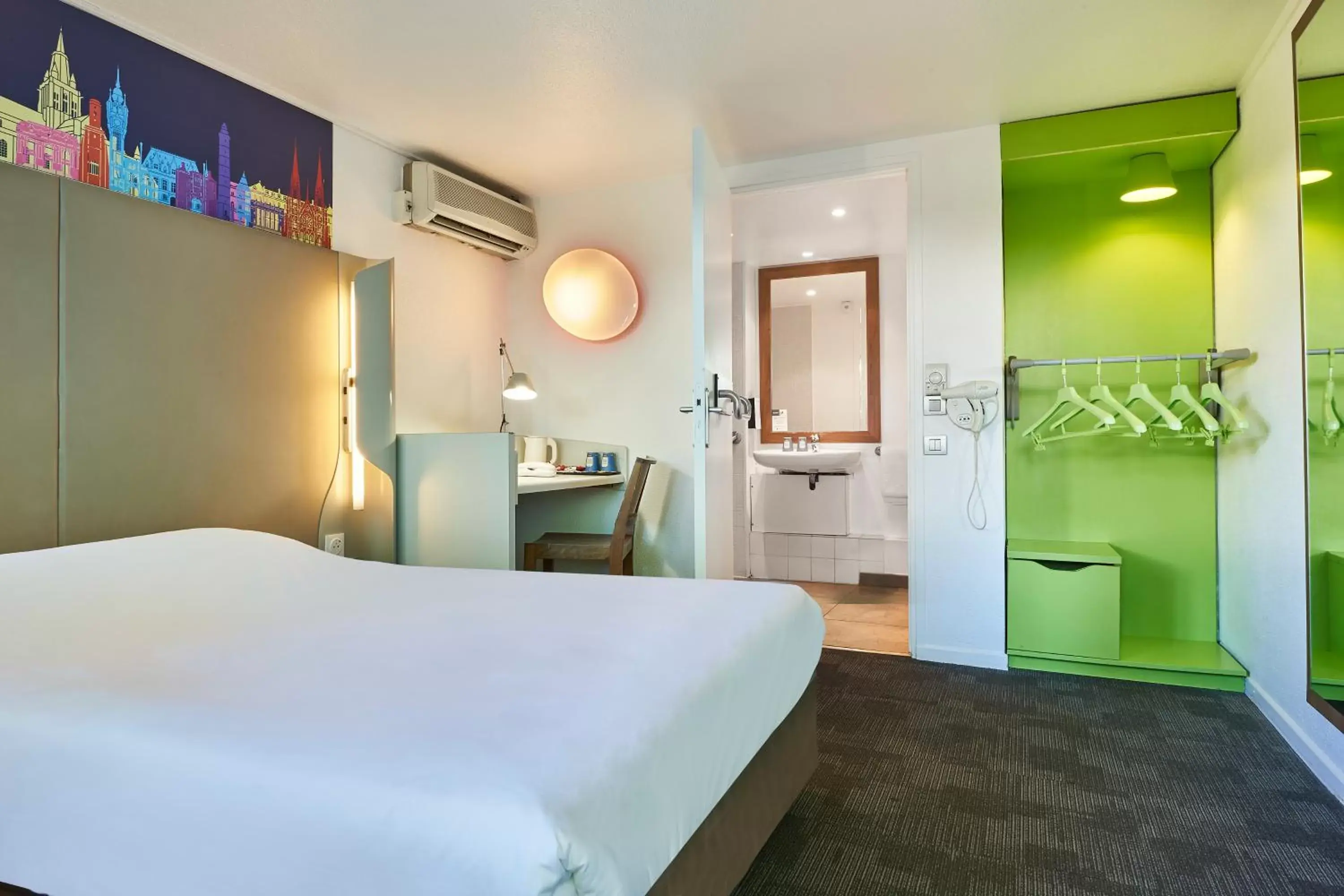 Bedroom, Bed in Kyriad Brie-Comte-Robert Bedroom, Bed in Kyriad Brie-Comte-Robert