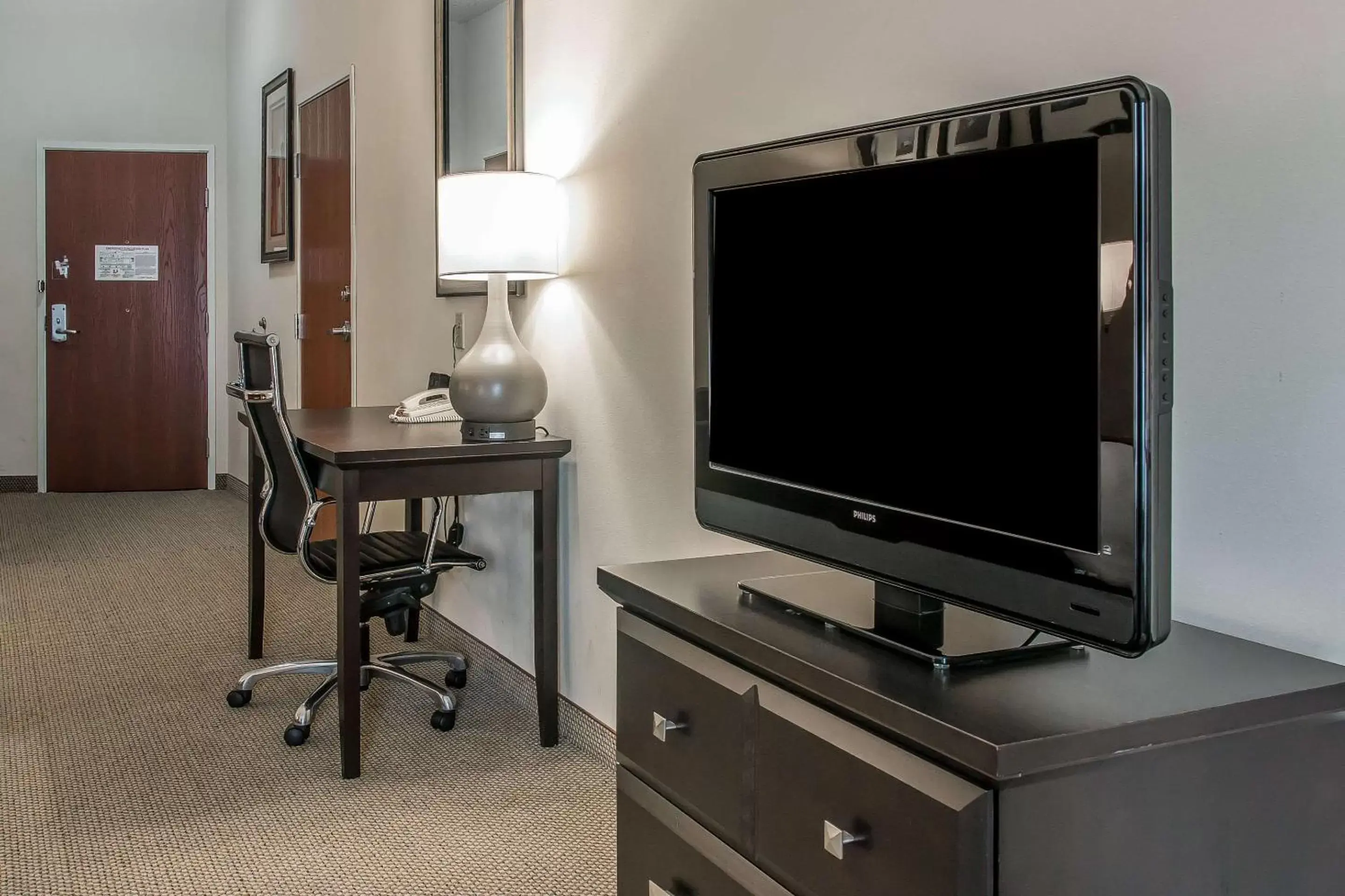 Photo of the whole room, TV/Entertainment Center in Comfort Suites South Bend Near Casino