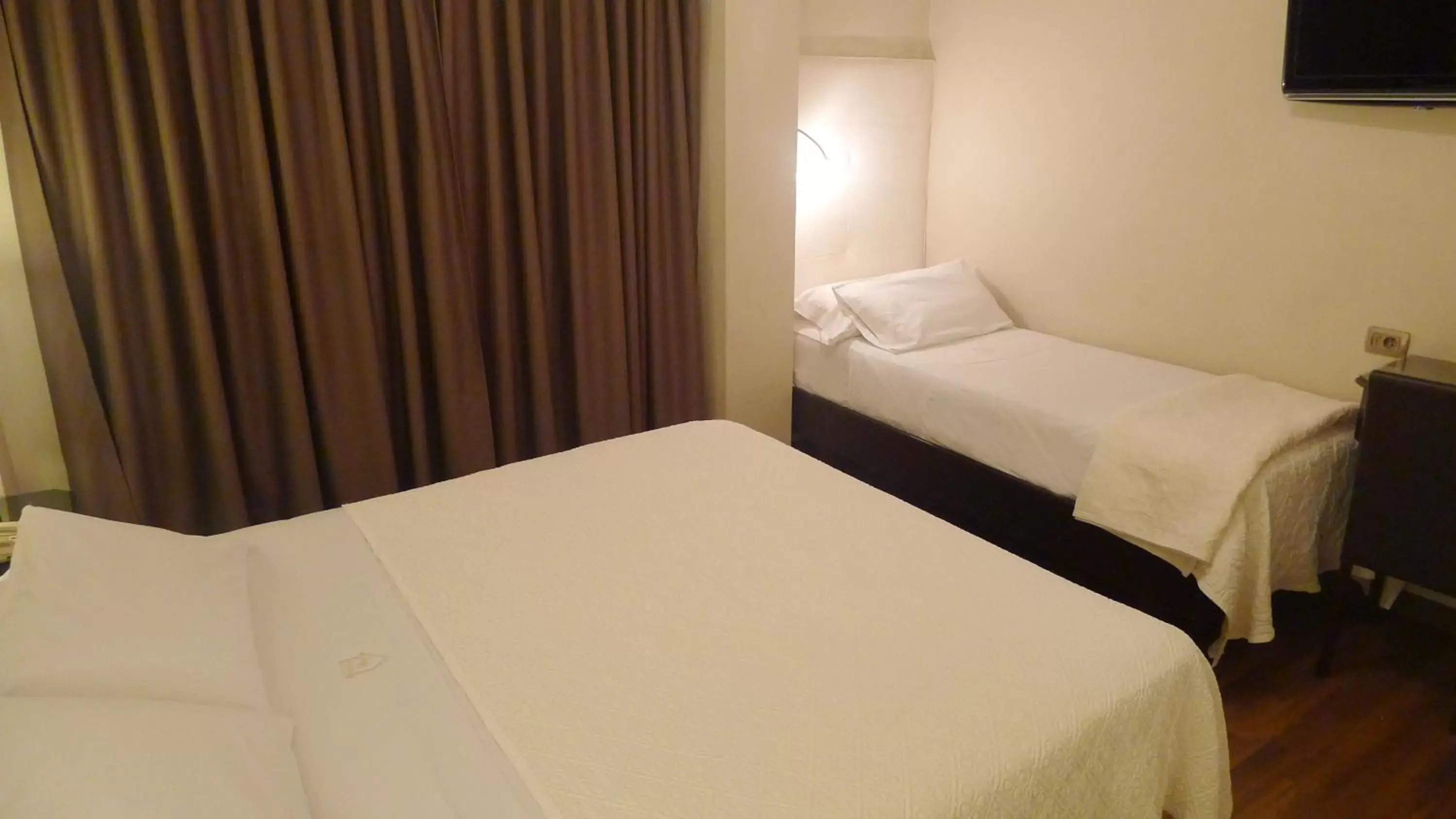 Standard Triple Room in Hotel Alvear