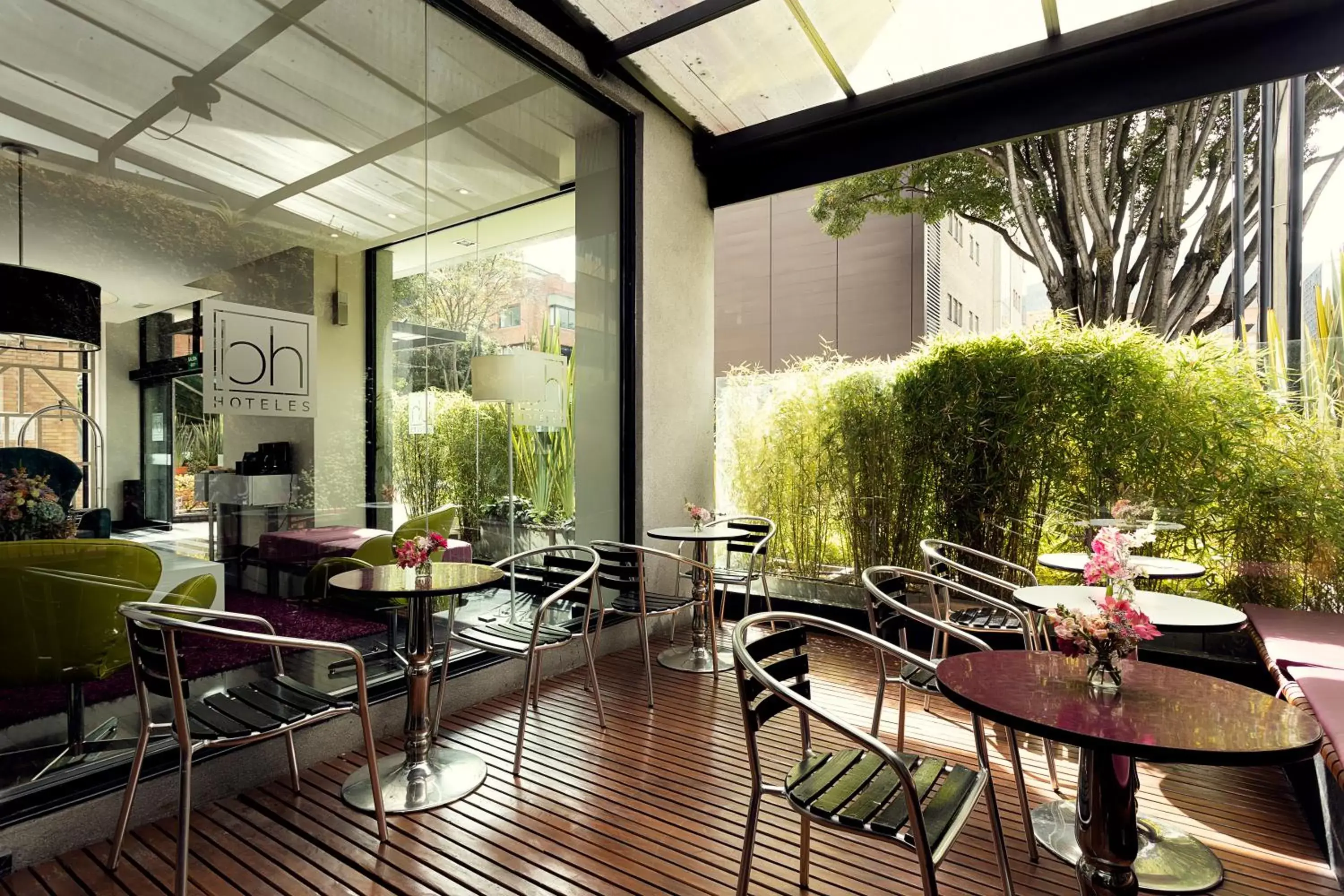 Restaurant/places to eat in Hotel bh Parque 93