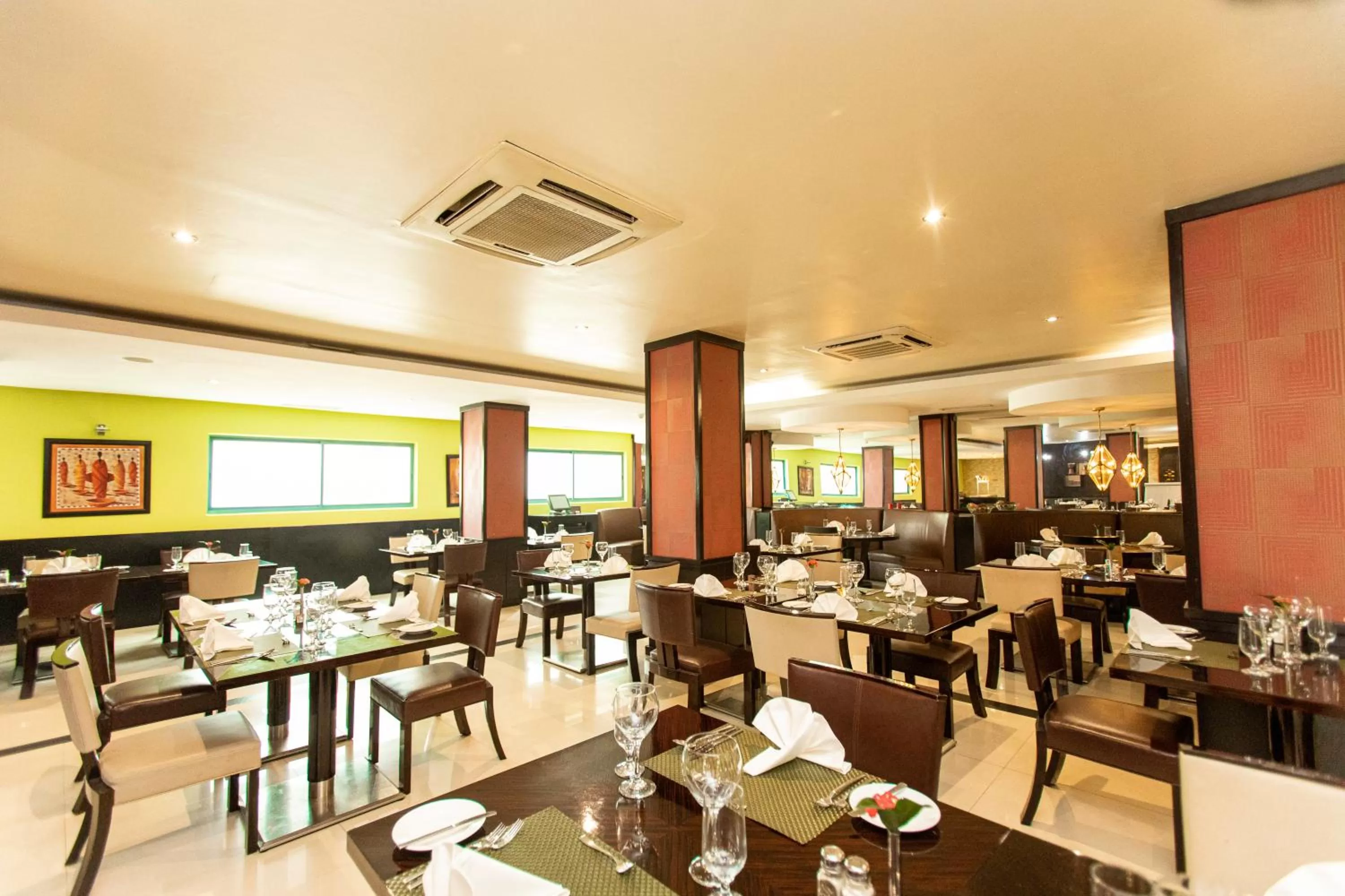 Restaurant/places to eat in Best Western Premier Accra Airport Hotel