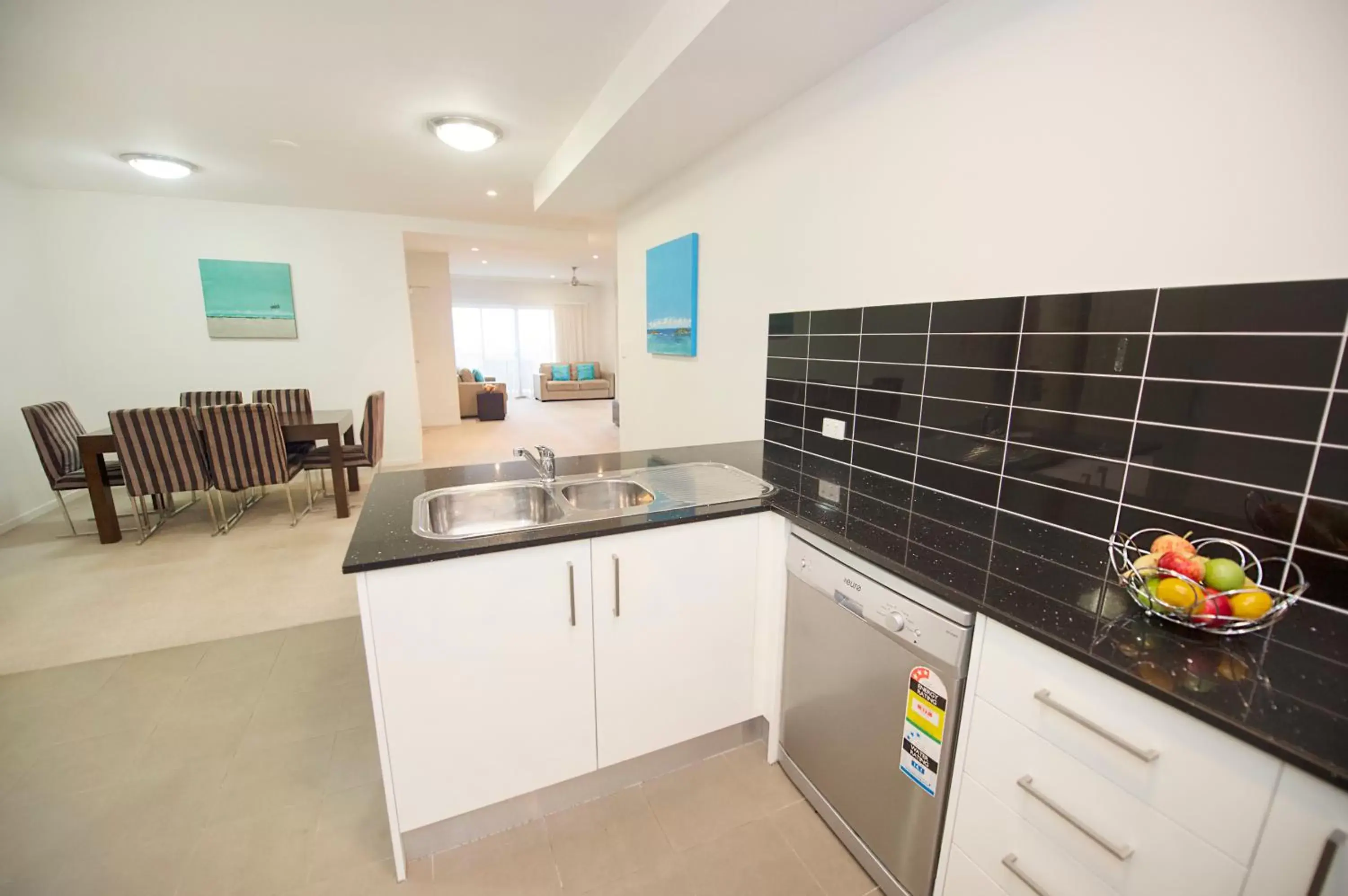 Kitchen or kitchenette, Kitchen/Kitchenette in Gladstone City Central Apartment Hotel