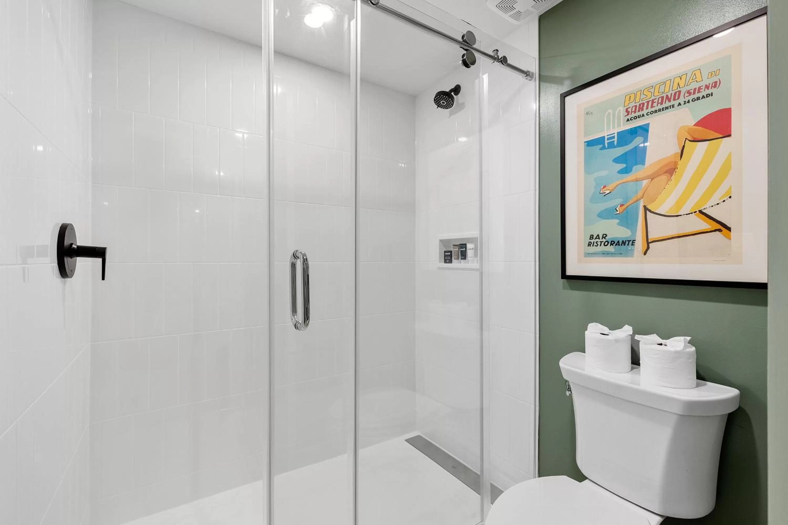 Shower in The Starlight Motor Inn