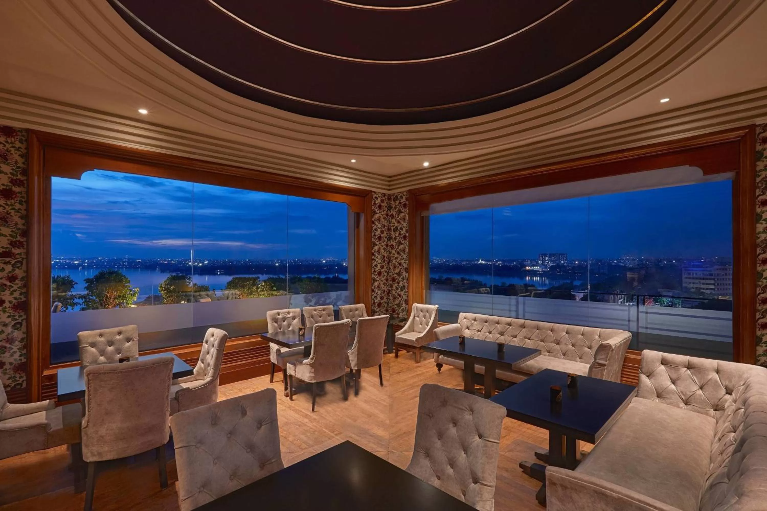 Lounge or bar in Hyderabad Marriott Hotel & Convention Centre