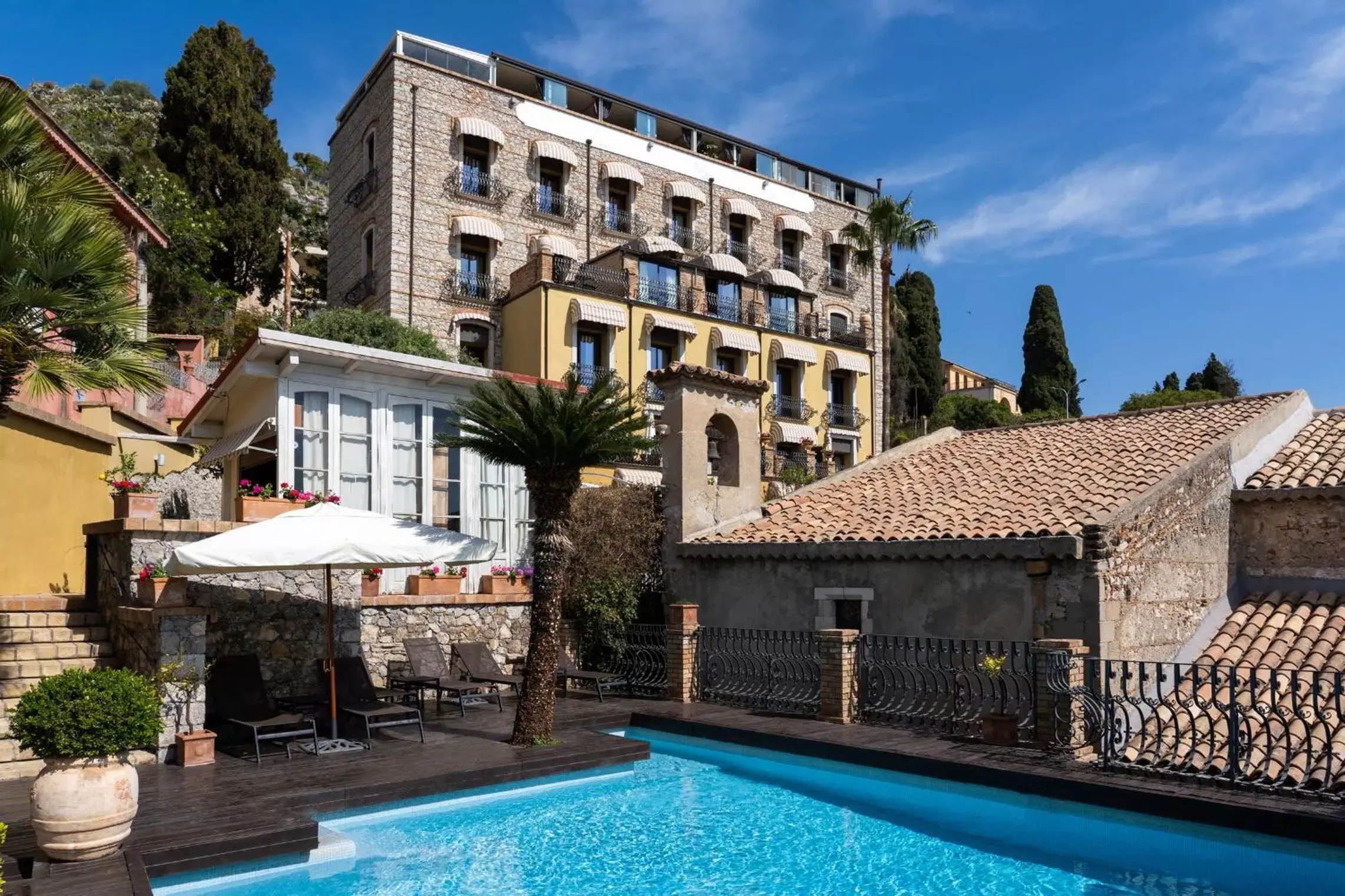 Property Building in Hotel Villa Carlotta