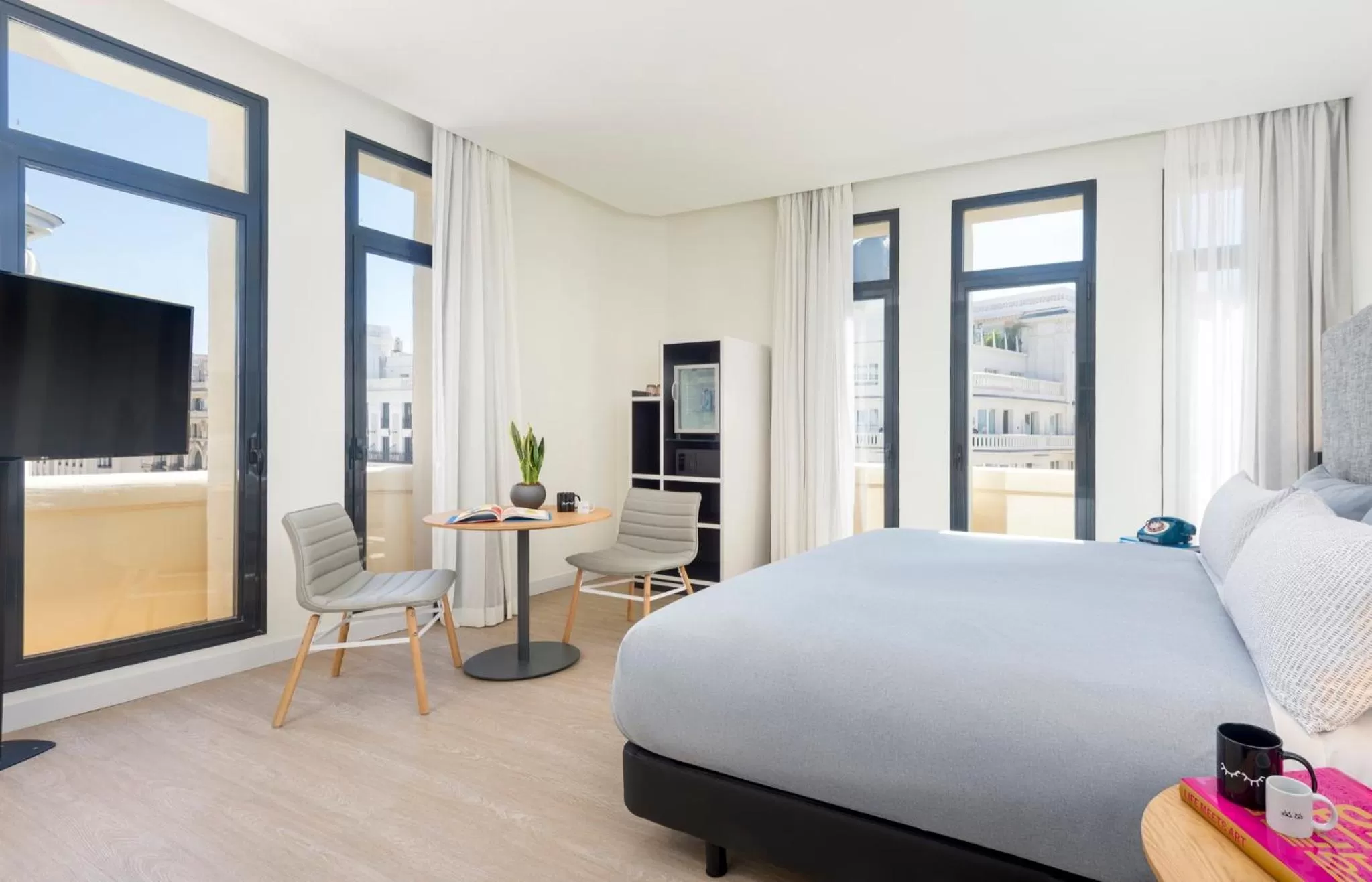 Photo of the whole room, Bed in INNSIDE by Meliá Madrid Gran Vía