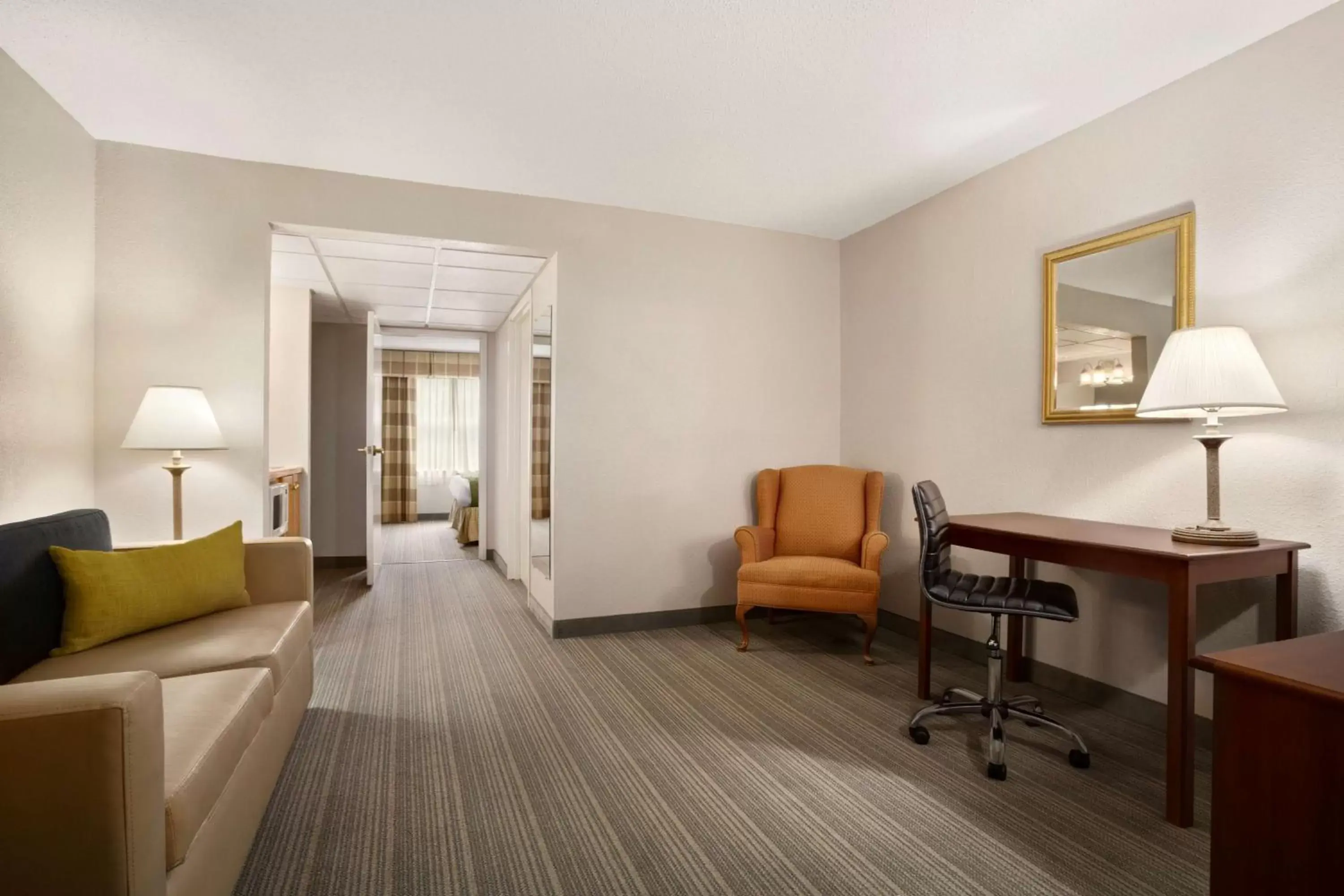 Photo of the whole room, Seating Area in Country Inn & Suites by Radisson, Charlotte University Place, NC