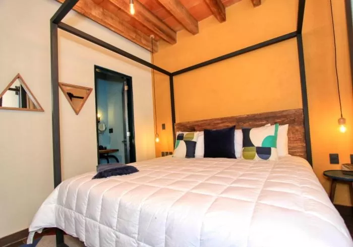 Bed in Antigua Trece Hotel Fusión