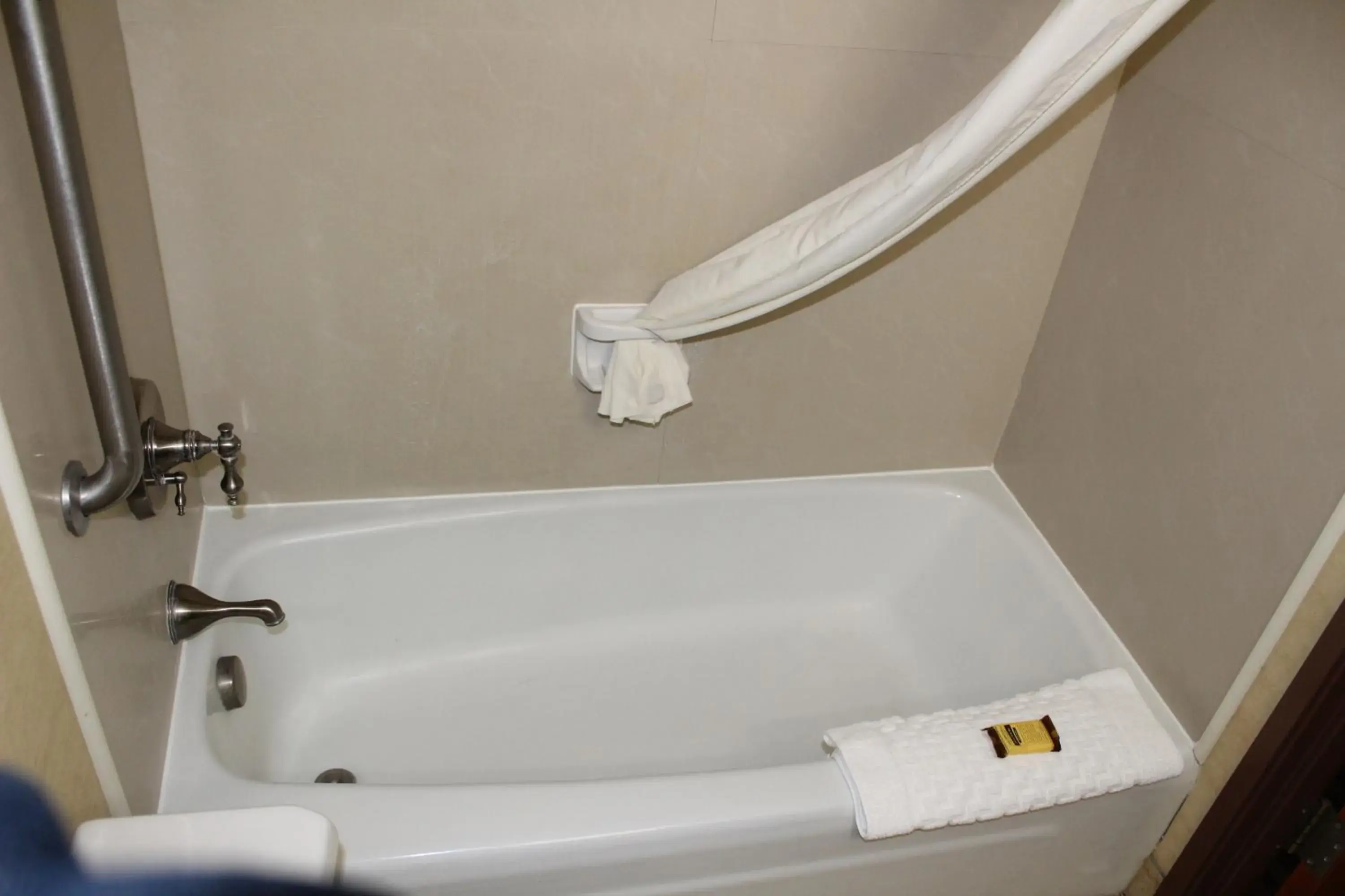 Bath, Bathroom in Best Western Plus Portage Hotel and Suites