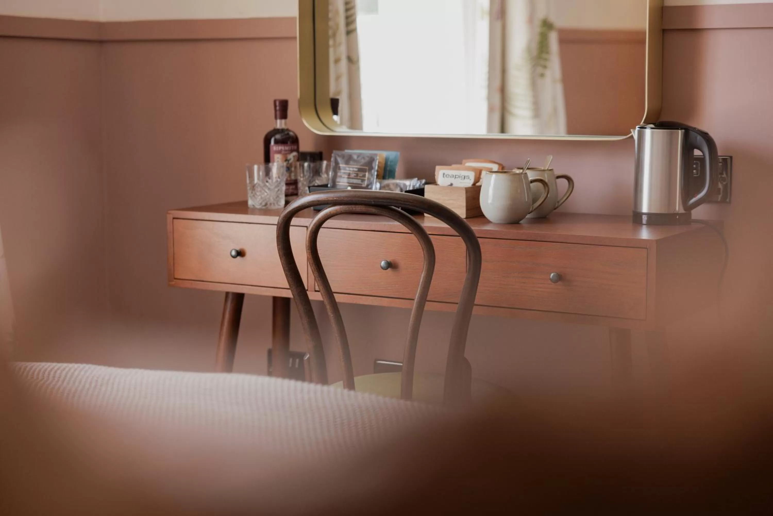 Coffee/tea facilities in The George & Dragon