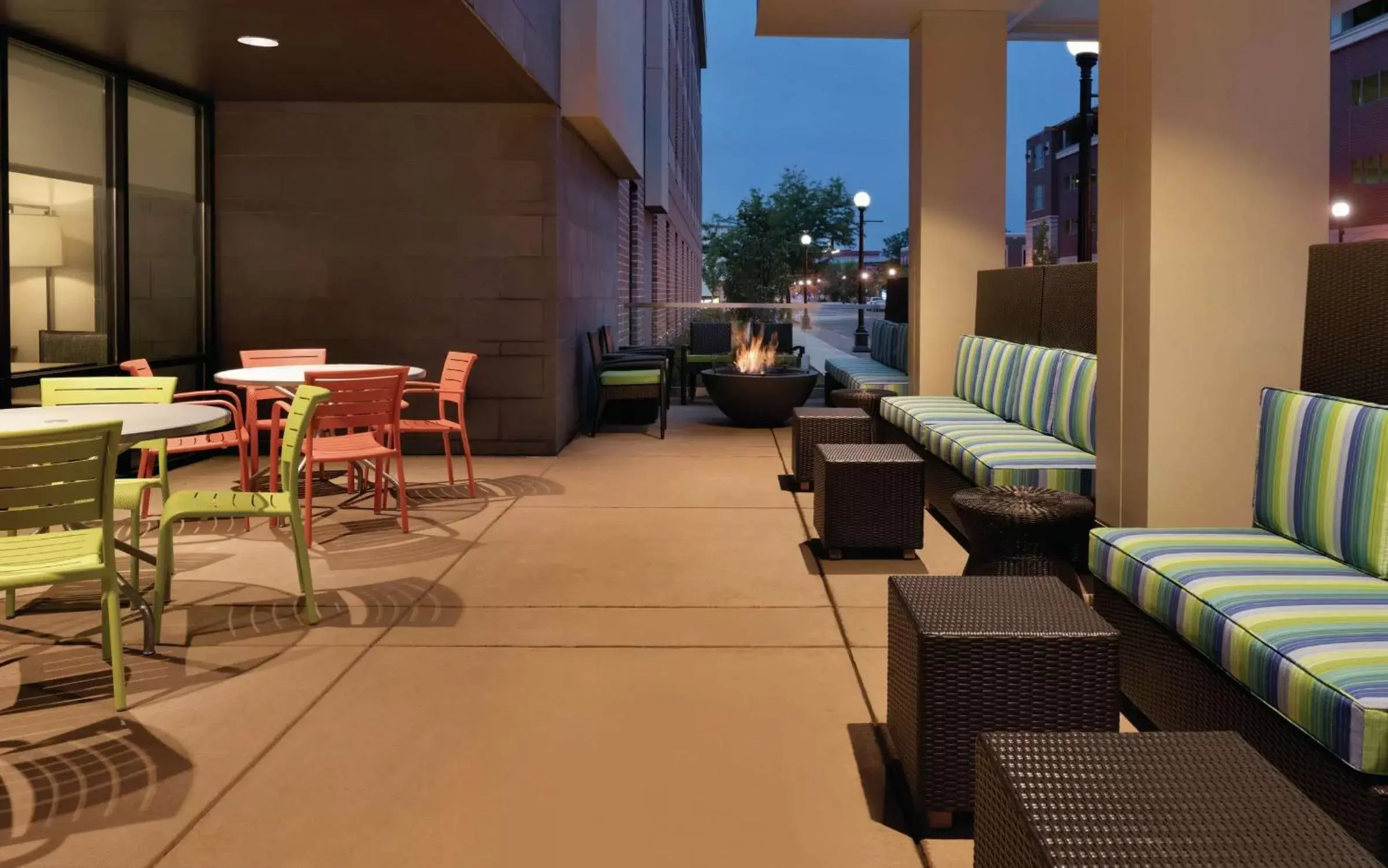 Patio, Restaurant/Places to Eat in Home2 Suites By Hilton La Crosse