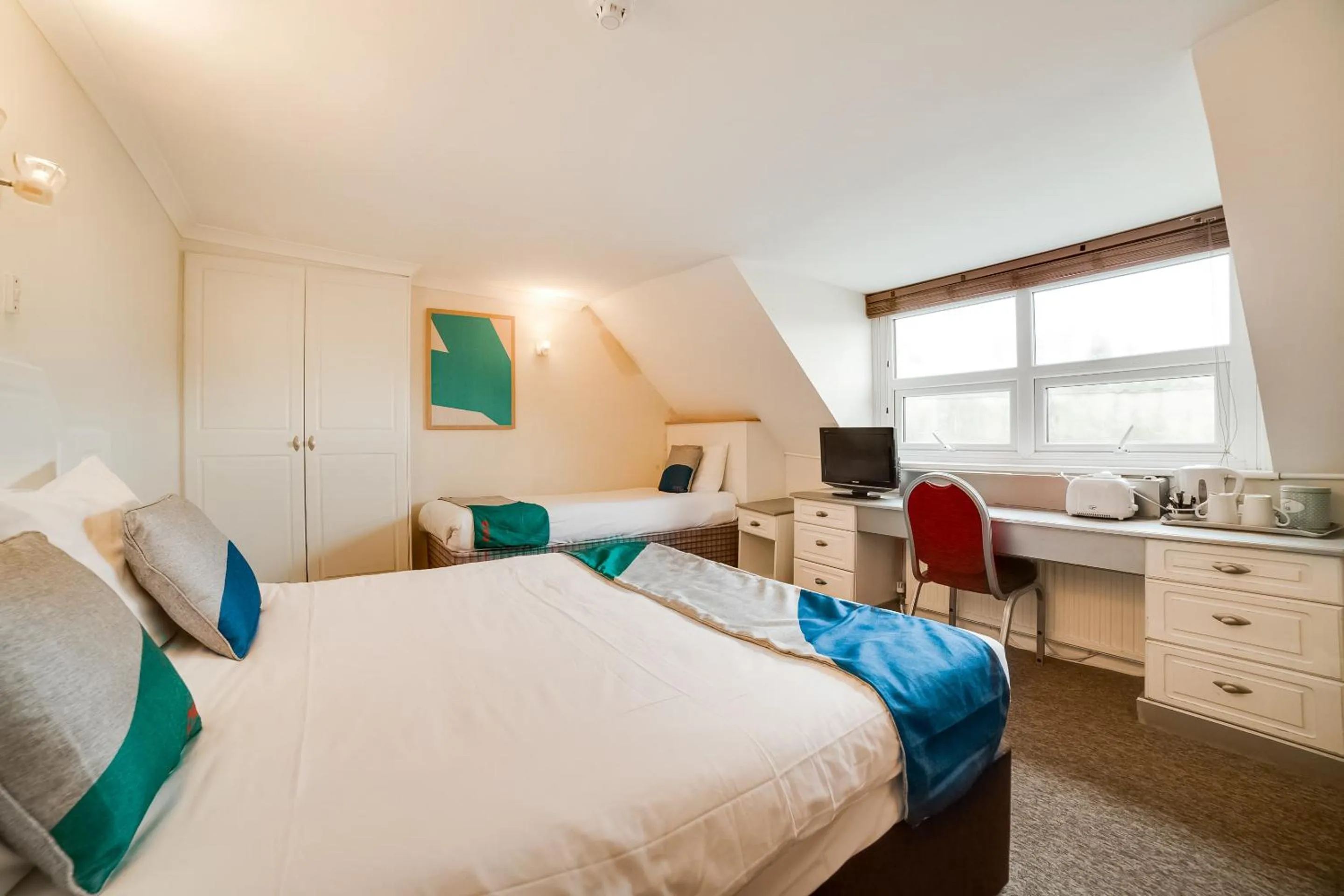 Standard Family of 3 Suite in The Gullivers Hotel