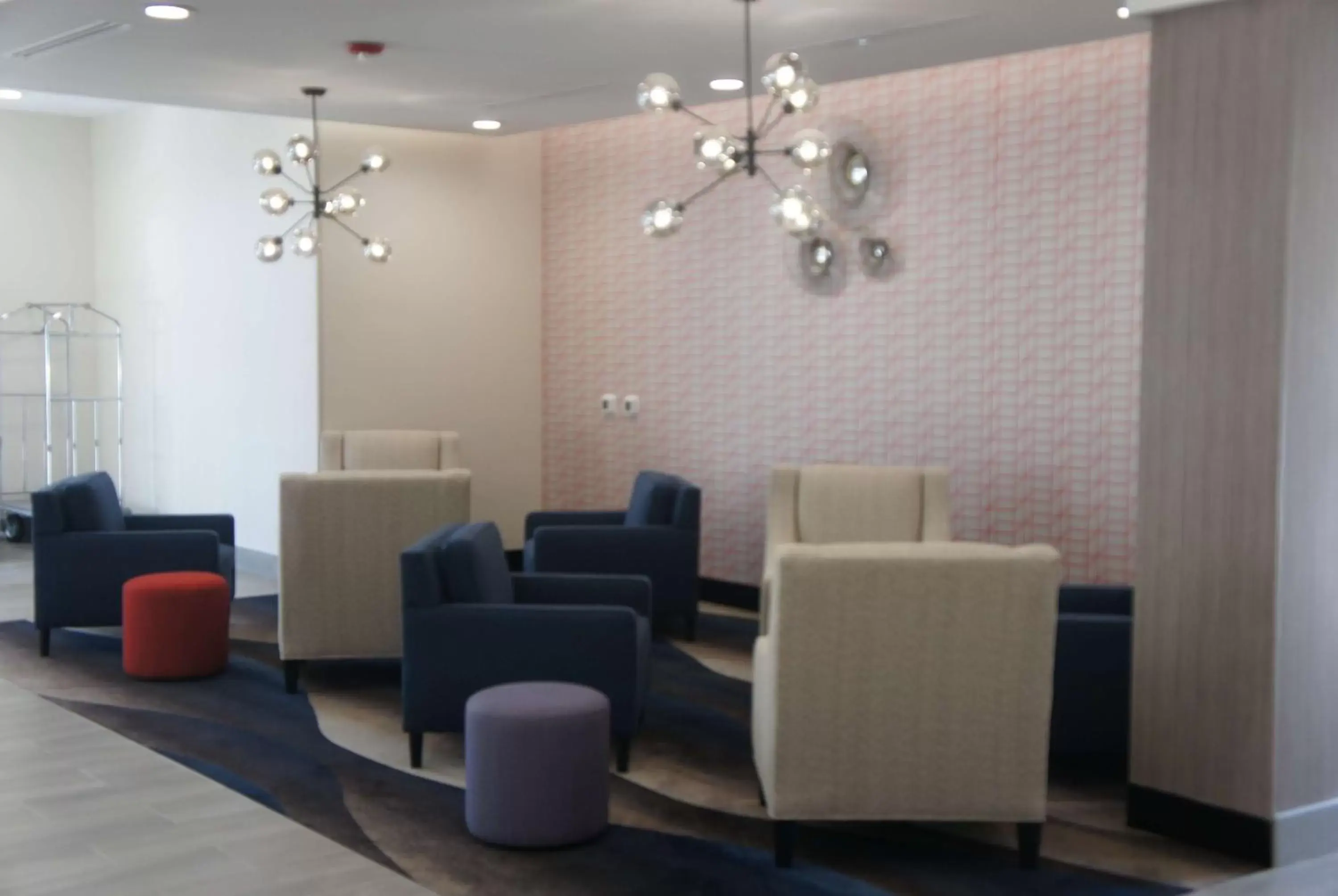 Lobby or reception, Seating Area in La Quinta Inn & Suites by Wyndham Lafayette Oil Center