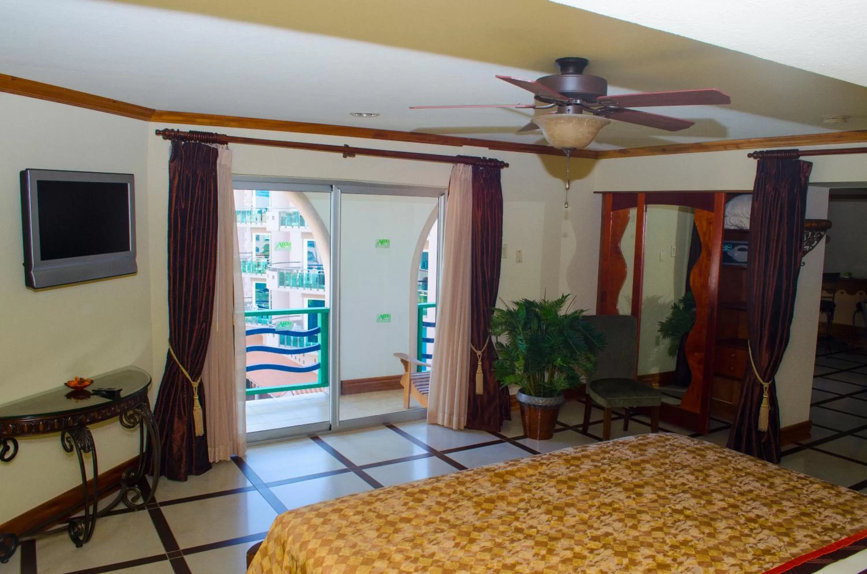 Bed in Accra Beach Hotel & Spa