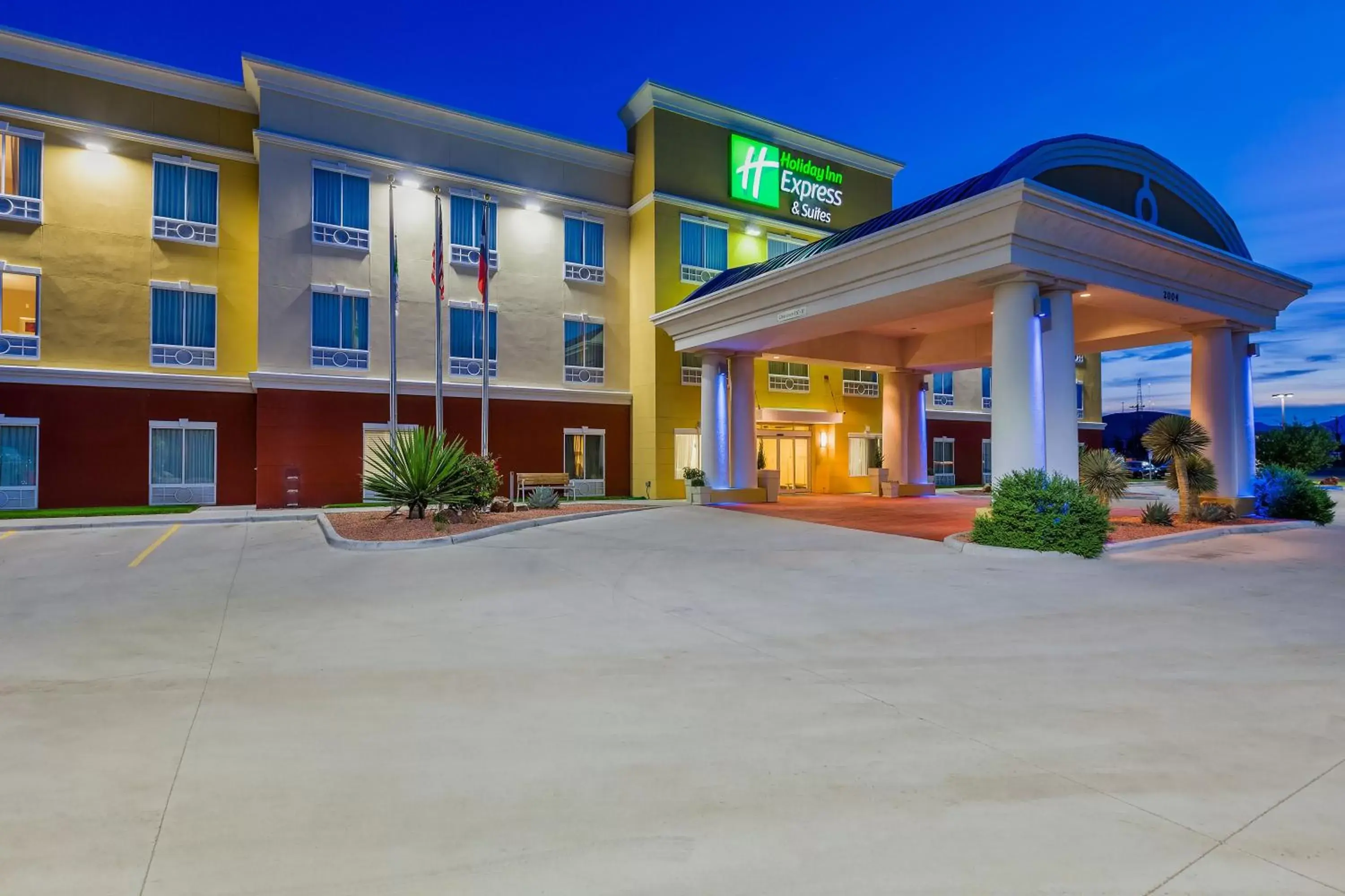 Property Building in Holiday Inn Express and Suites Alpine, an IHG Hotel