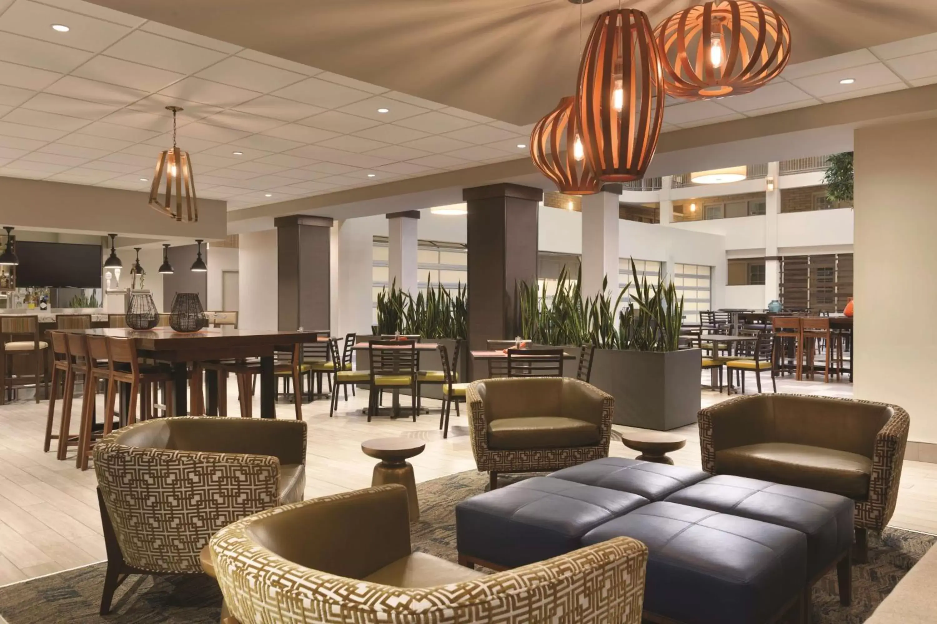 Restaurant/places to eat in Embassy Suites by Hilton Bloomington/Minneapolis