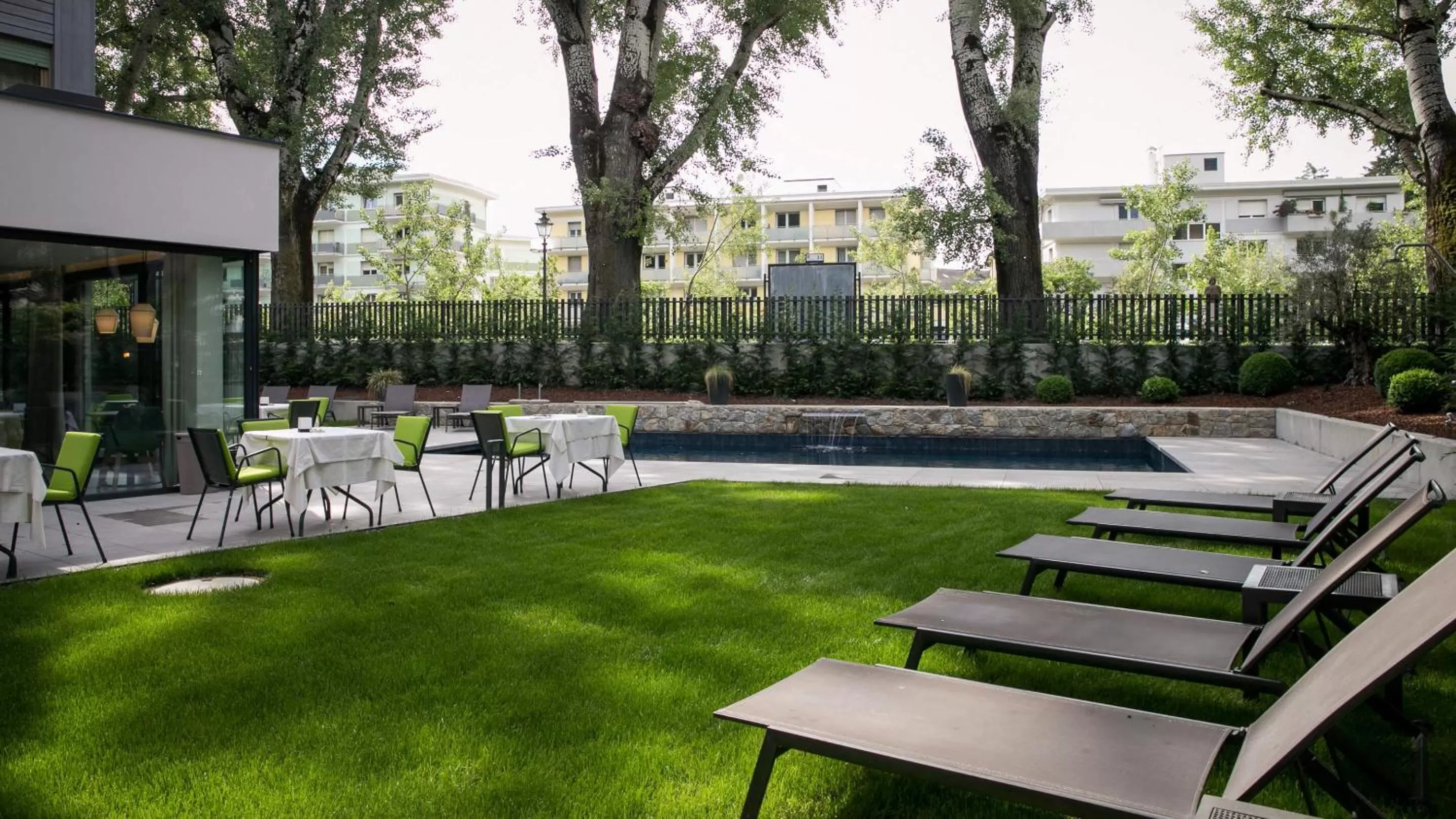 Garden in Flora Hotel & Suites