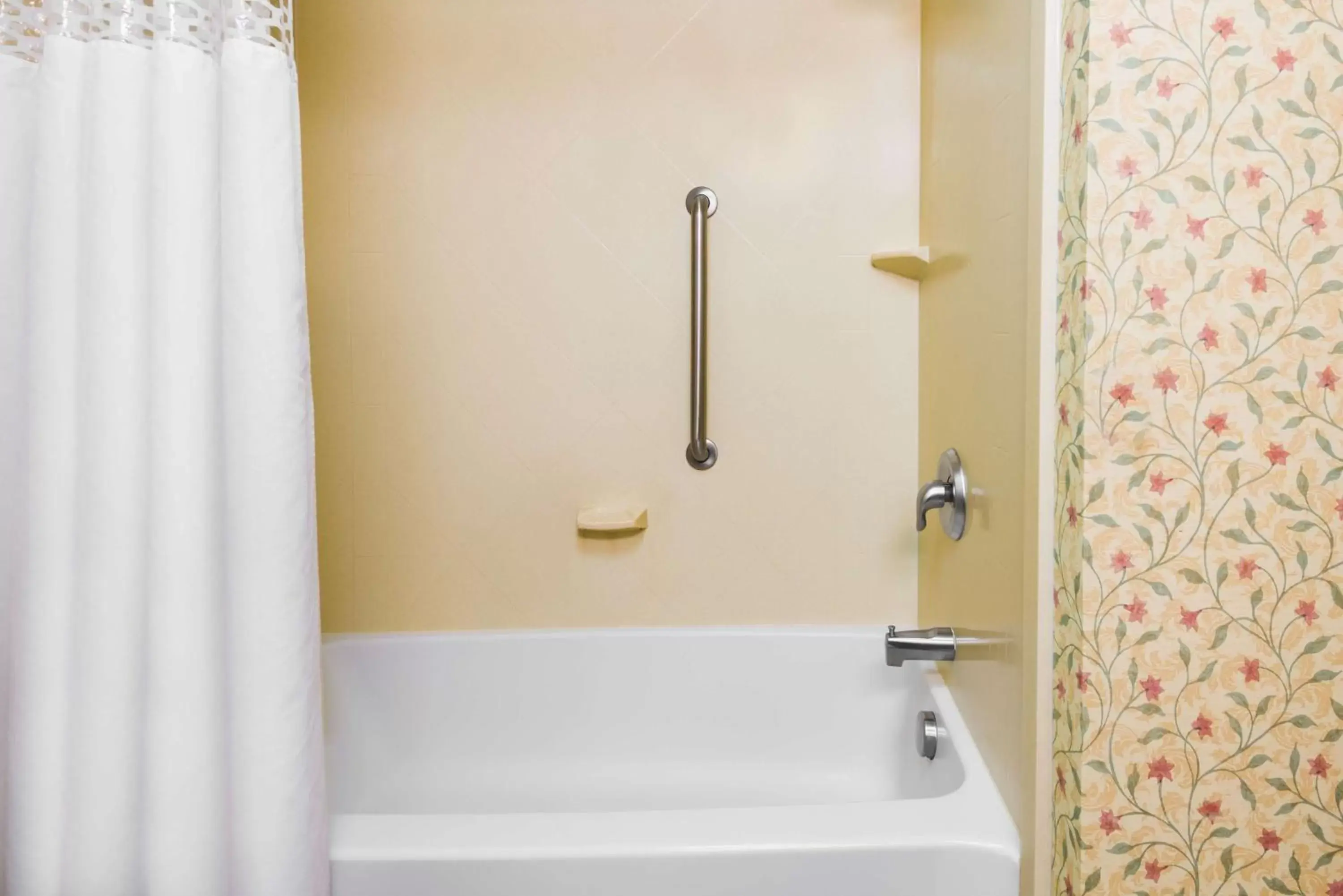 Bathroom in Hampton Inn & Suites Columbus Polaris