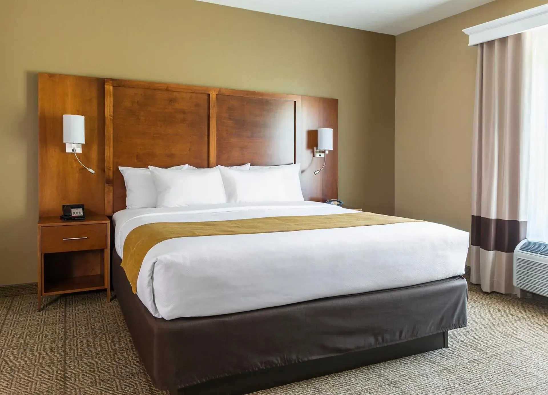 Bedroom, Bed in Comfort Suites Hartville-North Canton Bedroom, Bed in Comfort Suites Hartville-North Canton
