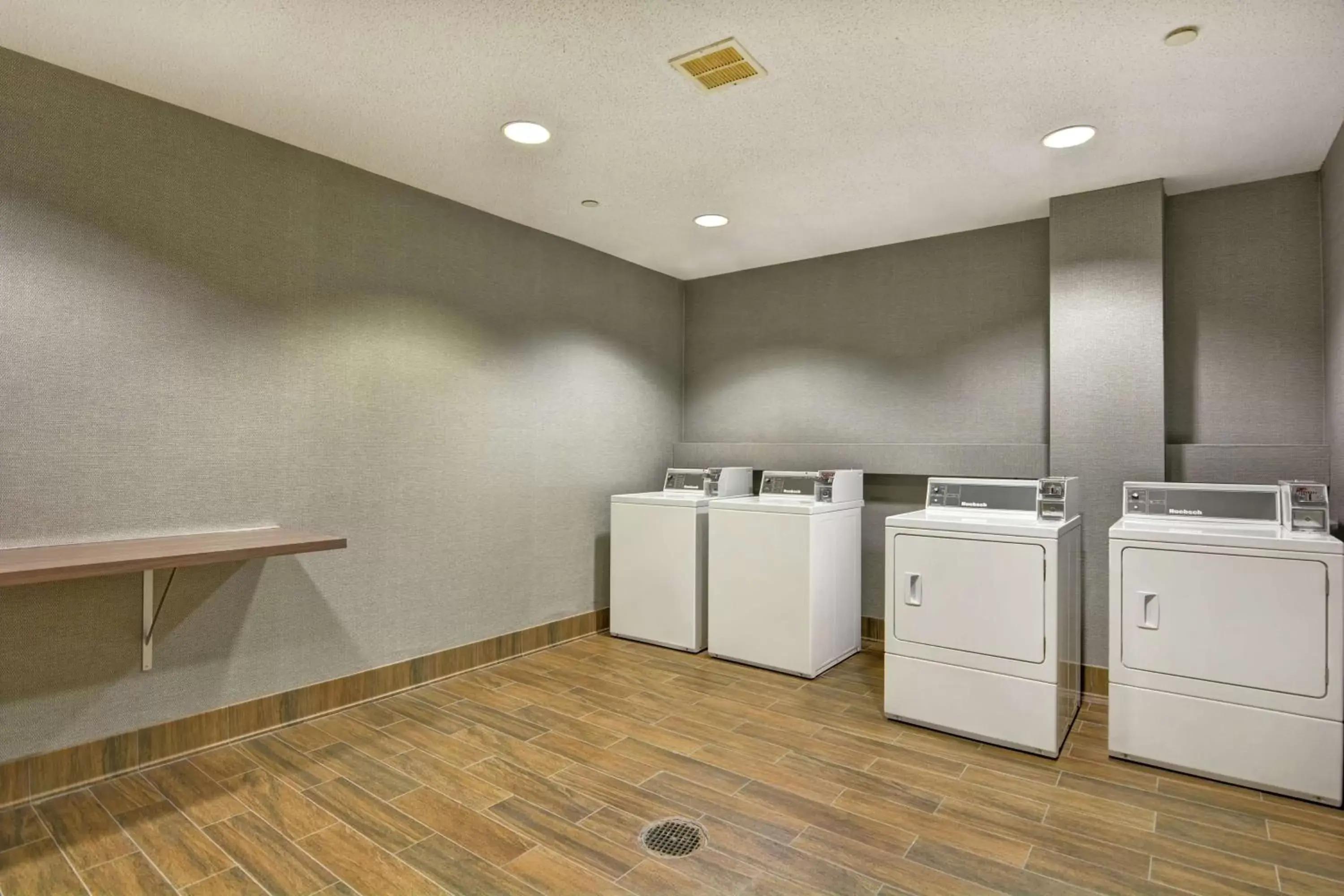 laundry in Hampton Inn & Suites Newark-Harrison-Riverwalk