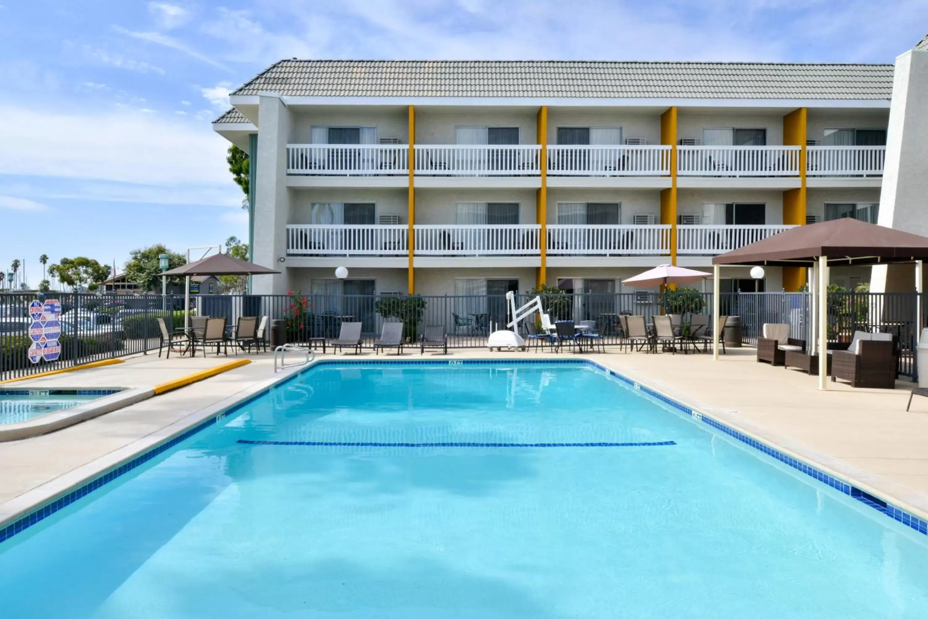 Swimming Pool in Dana Point Marina Inn