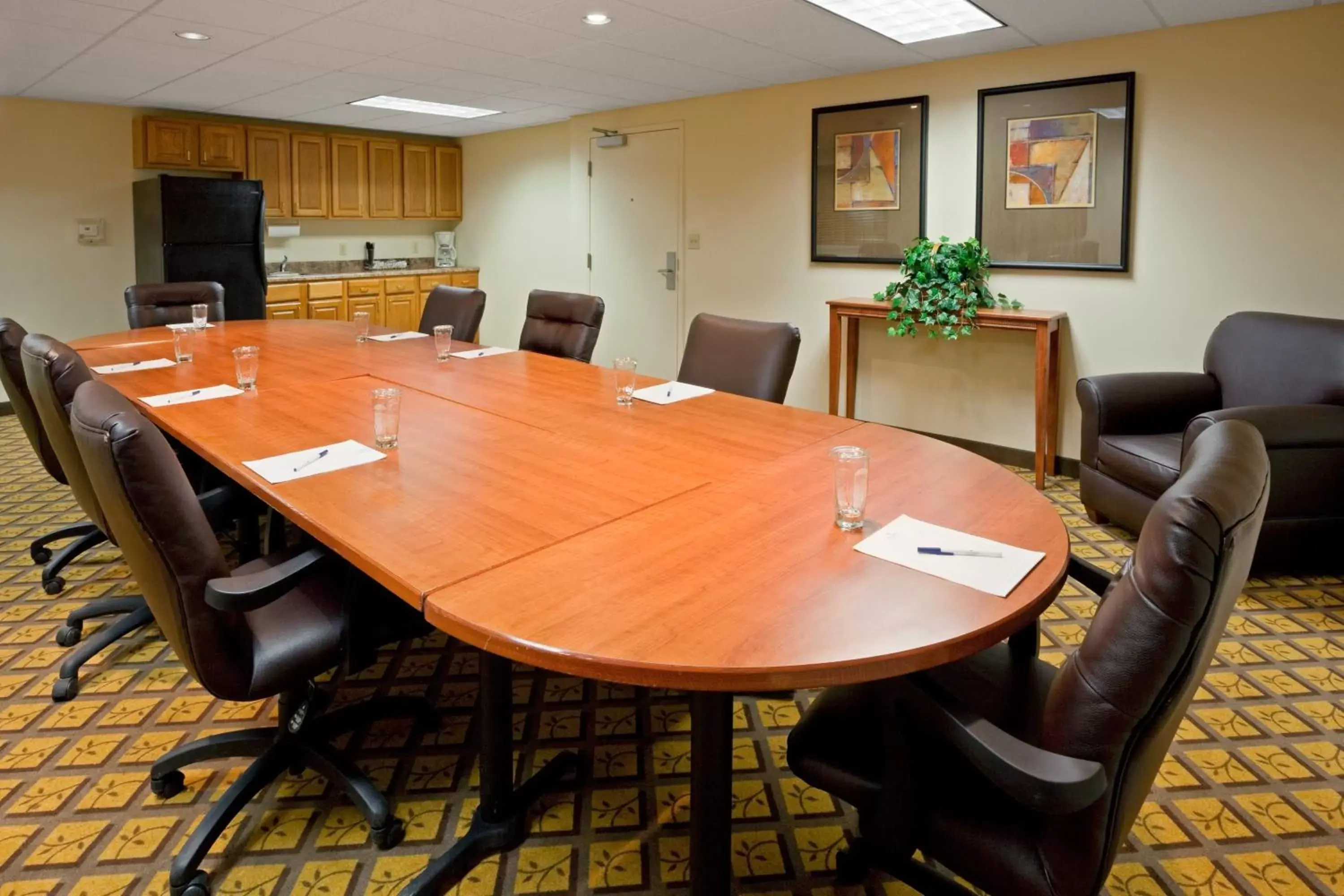 Meeting/conference room in Candlewood Williamsport, an IHG Hotel