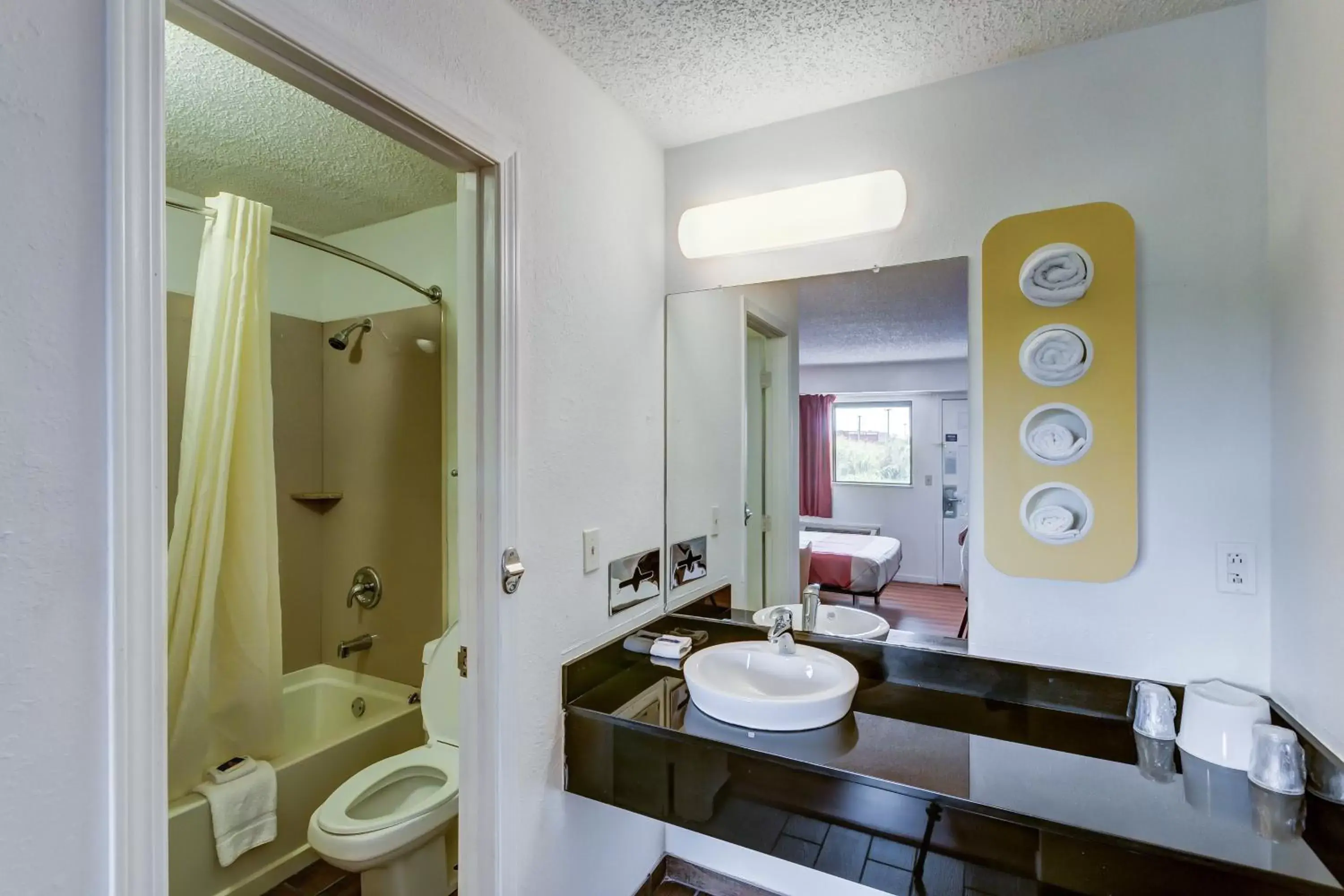 Bathroom in Motel 6-Berea, KY