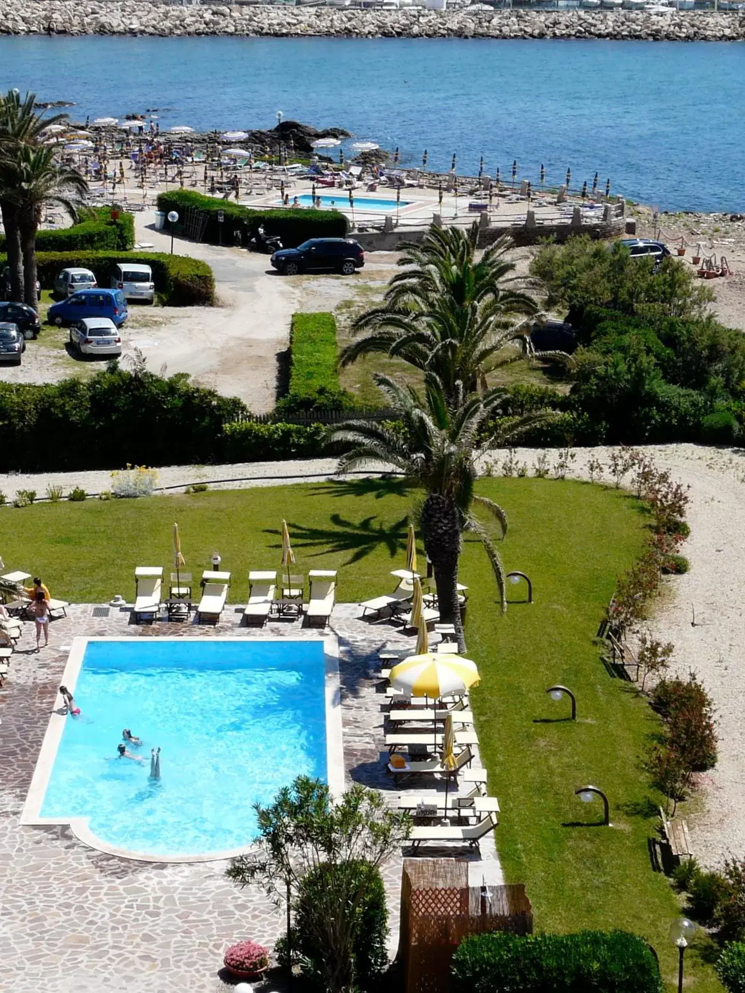 Garden, Pool View in Mercure Civitavecchia Sunbay Park Hotel