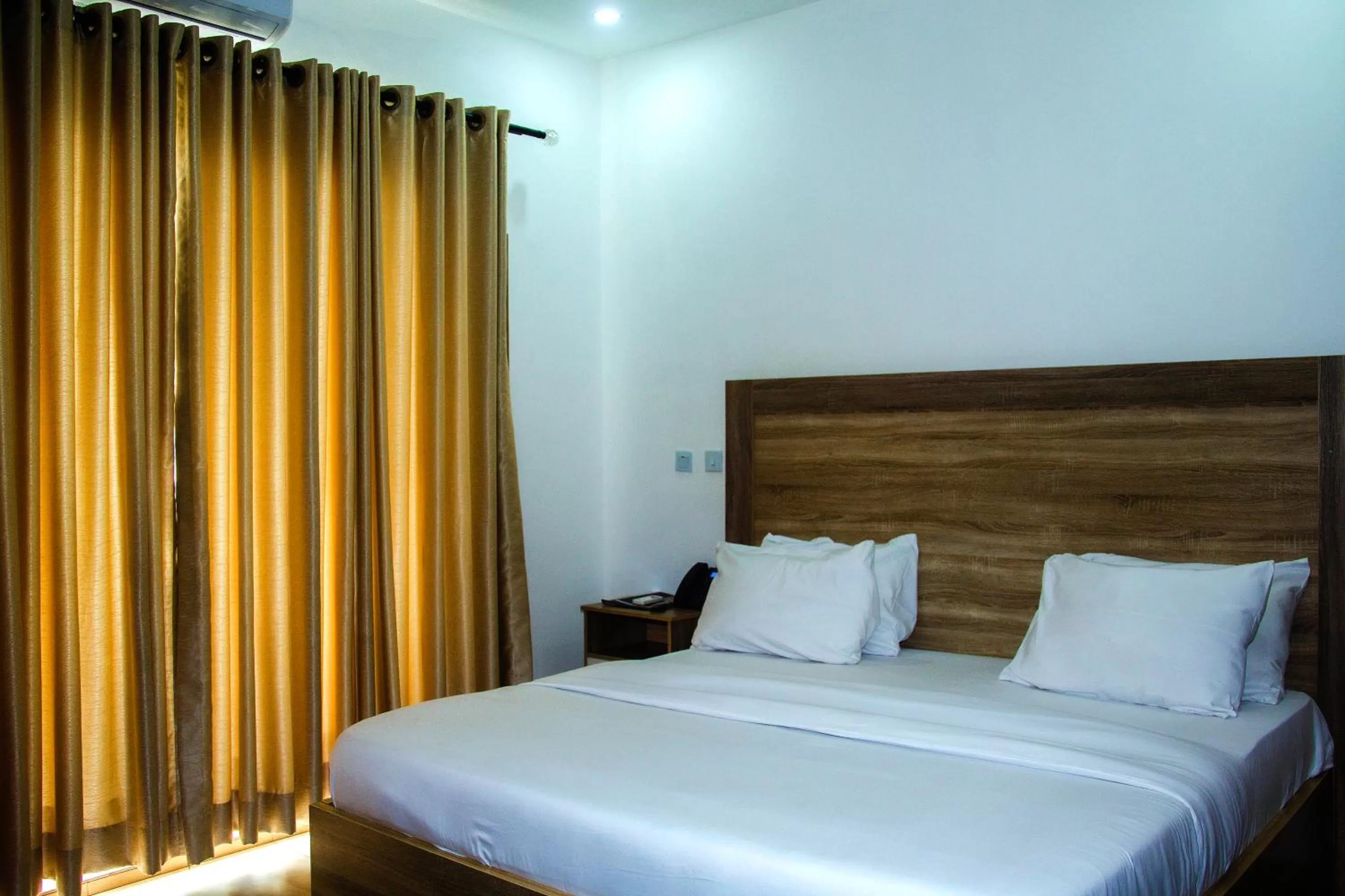 Bed in Hotel Capitol