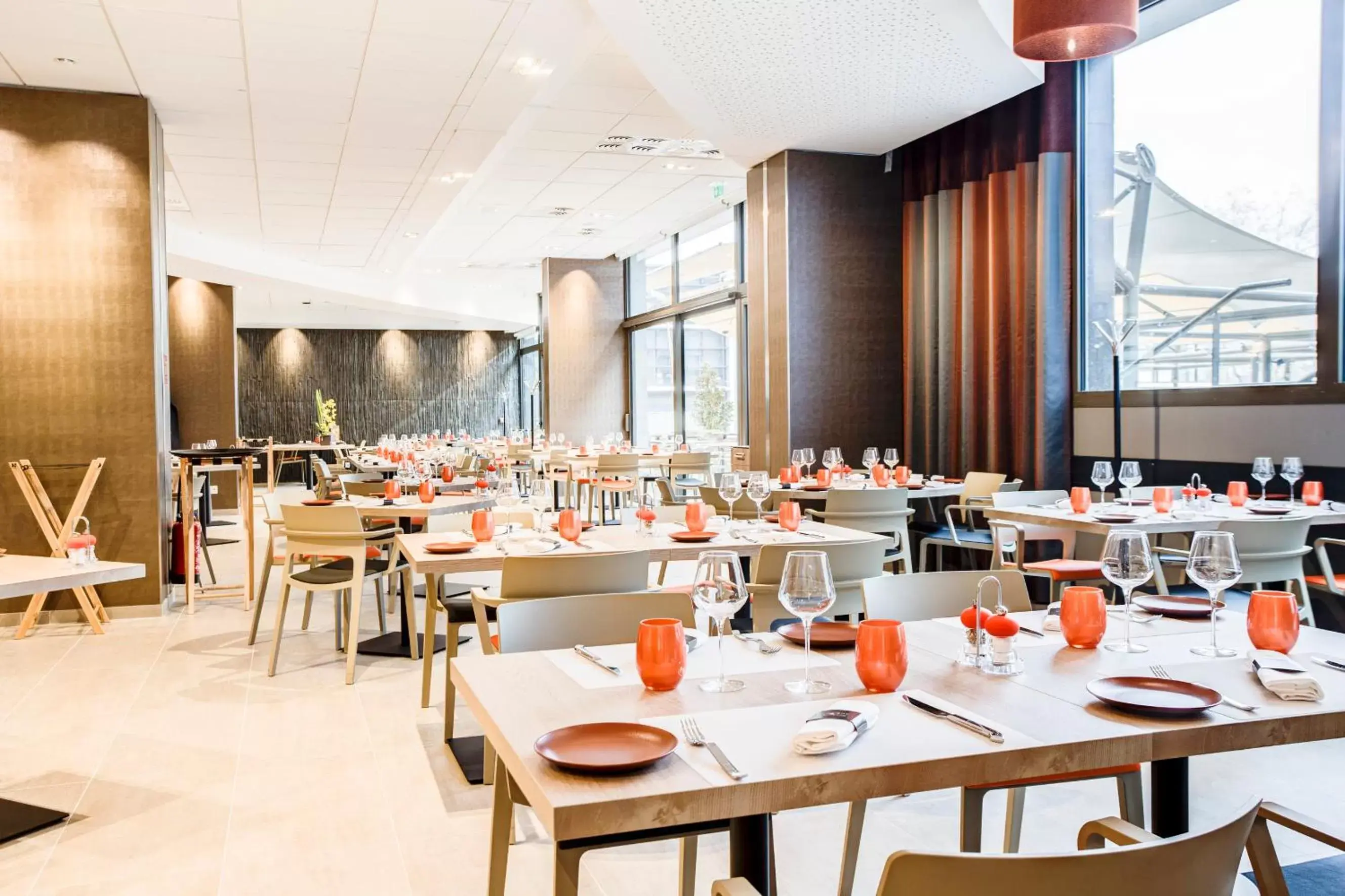 Restaurant/Places to Eat in Hotel ParkSaône