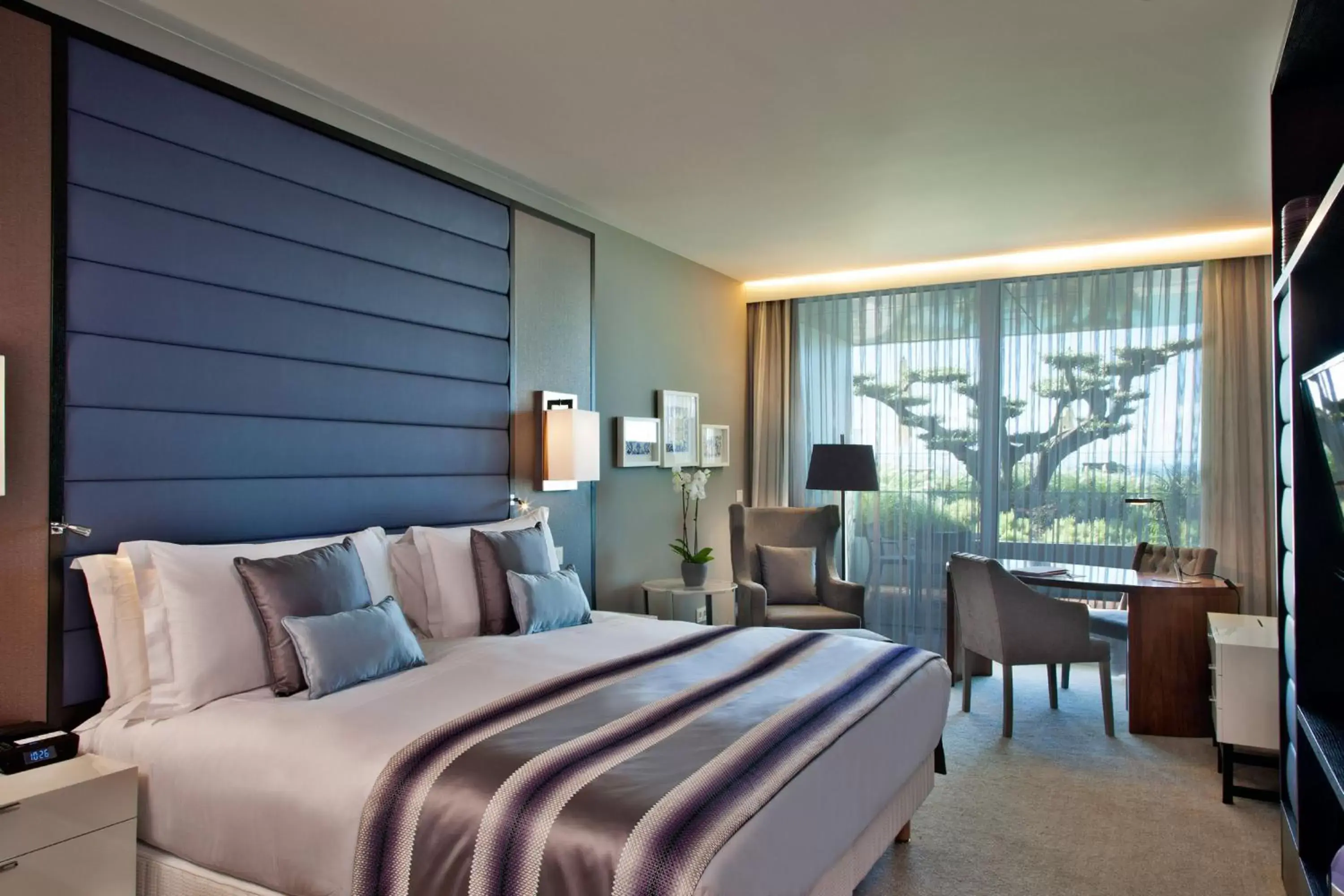 Photo of the whole room, Bed in InterContinental Cascais-Estoril, an IHG Hotel