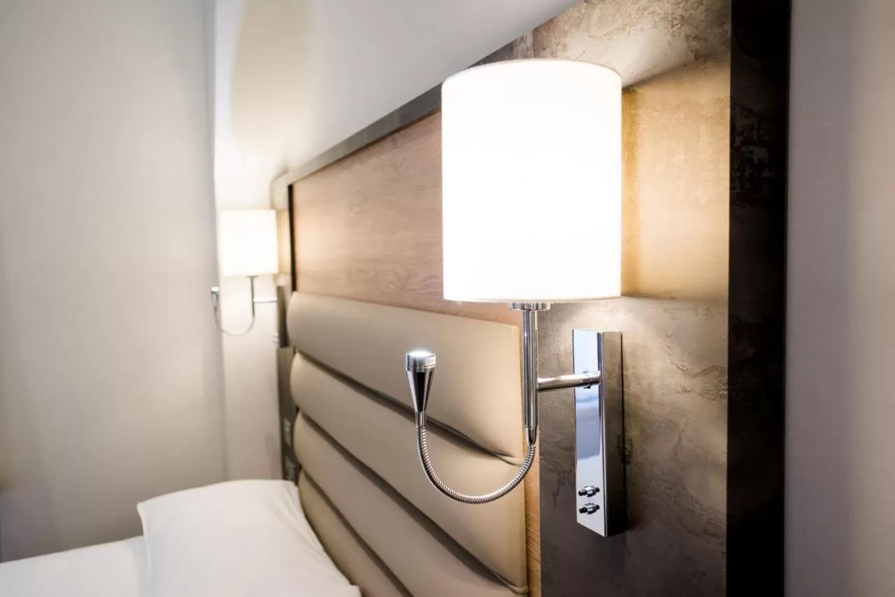 Bedroom, Bed in Best Western Buckingham Palace Rd