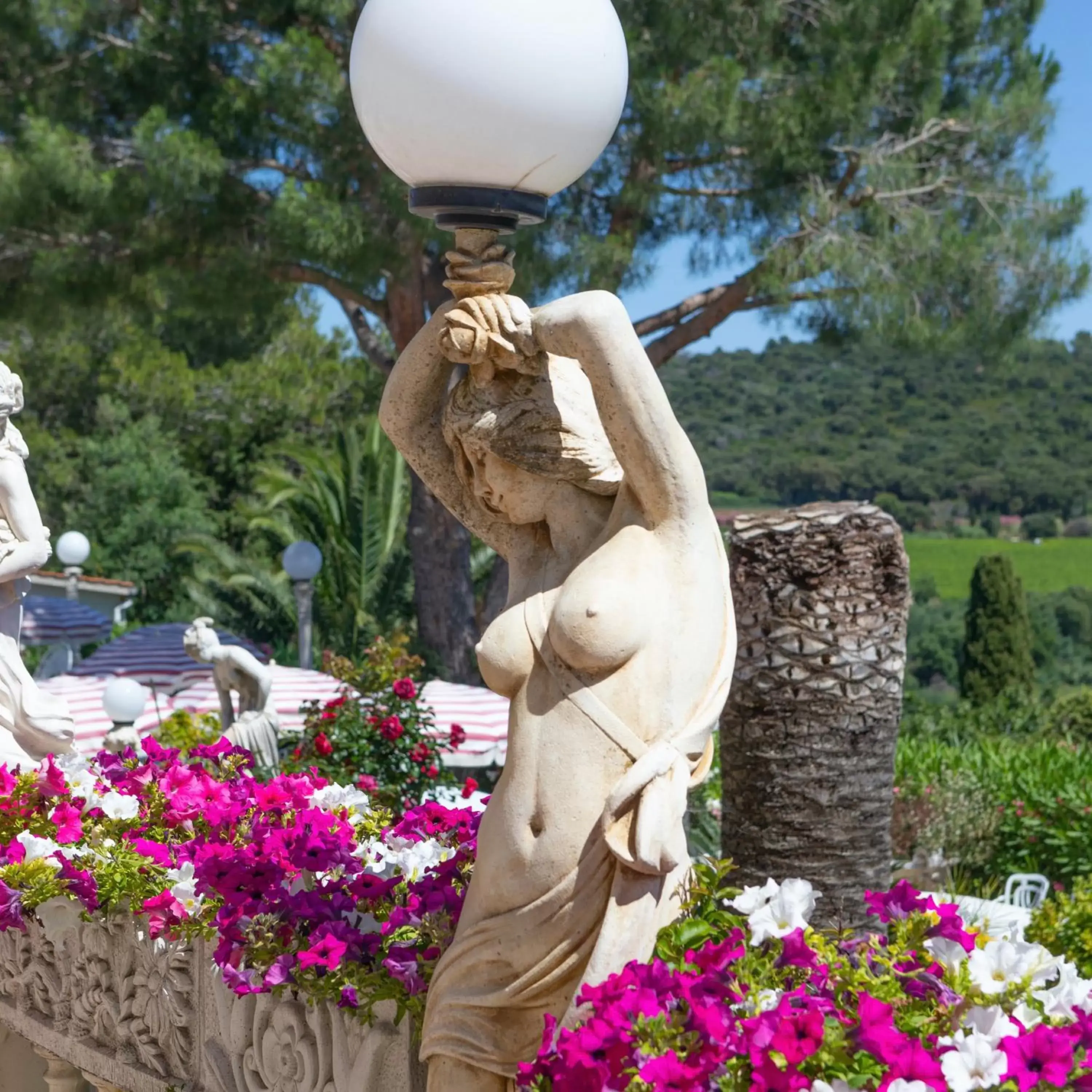 Garden, Children in Le Château de Mei Lese