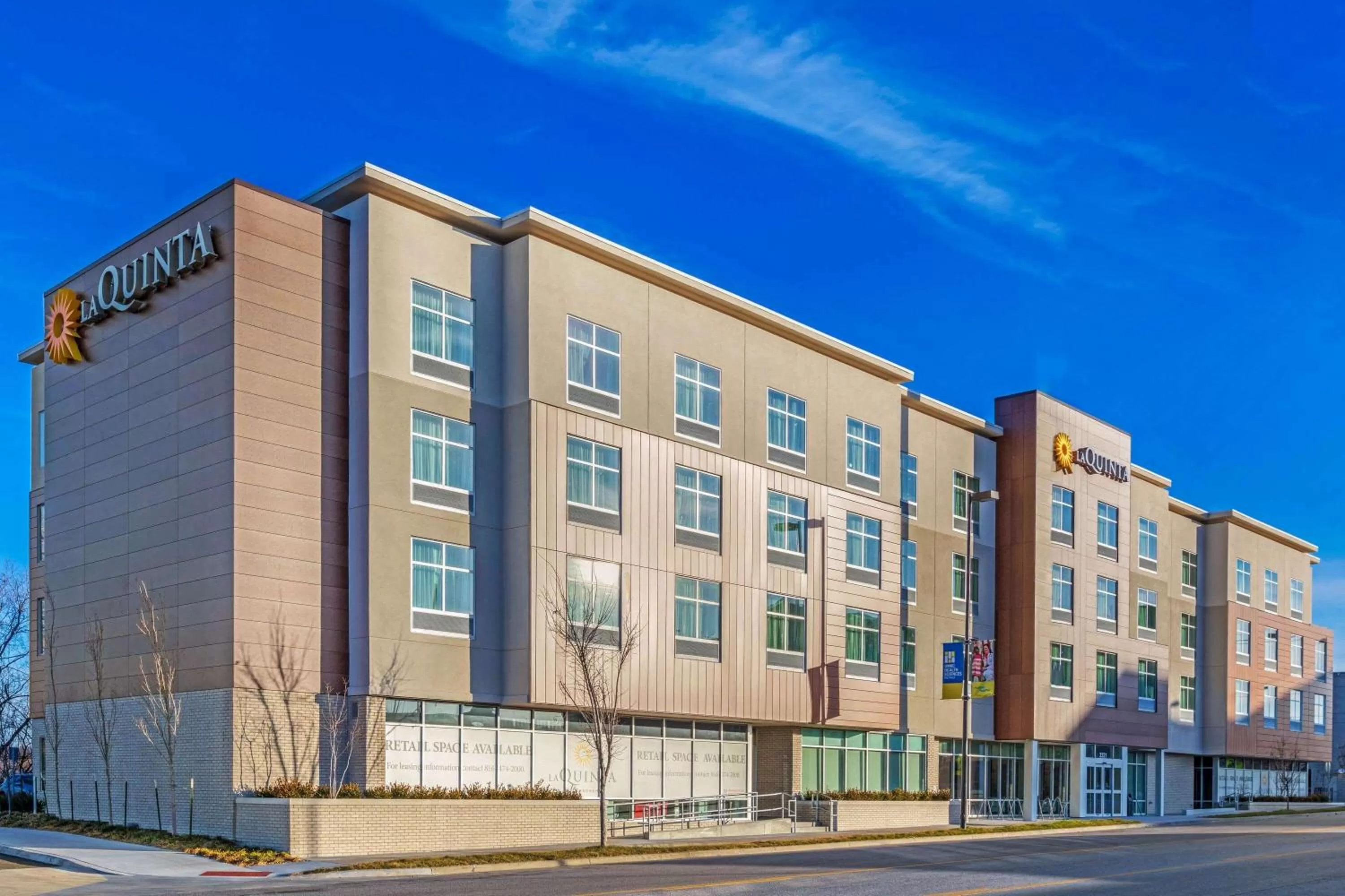 Property building in La Quinta Inn & Suites by Wyndham Kansas City Beacon Hill