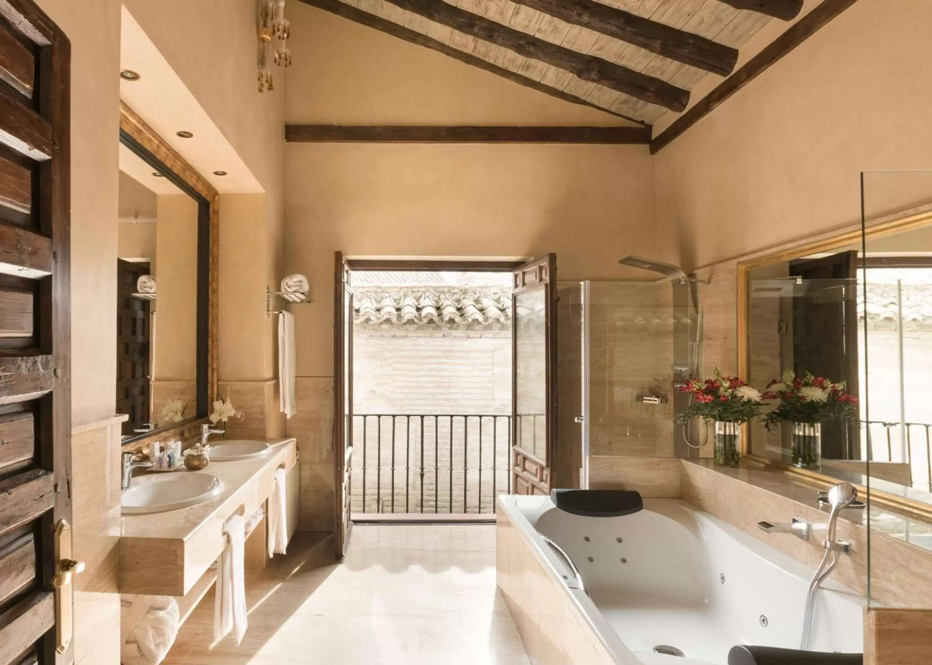 Bathroom, Kitchen/Kitchenette in Hotel Casa 1800 Granada