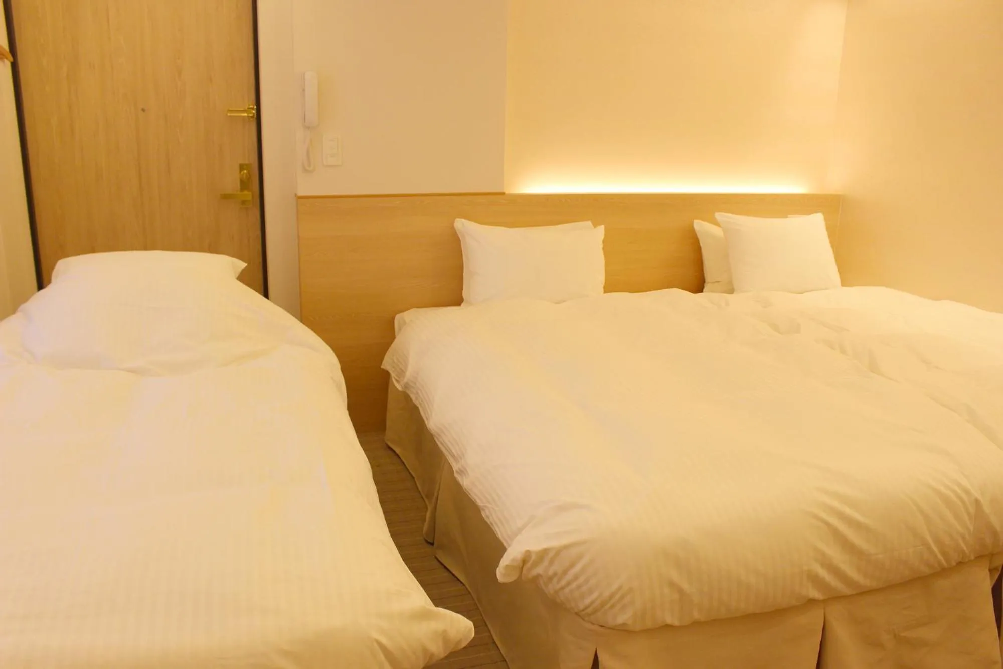Standard Twin Room in Hachi Inn