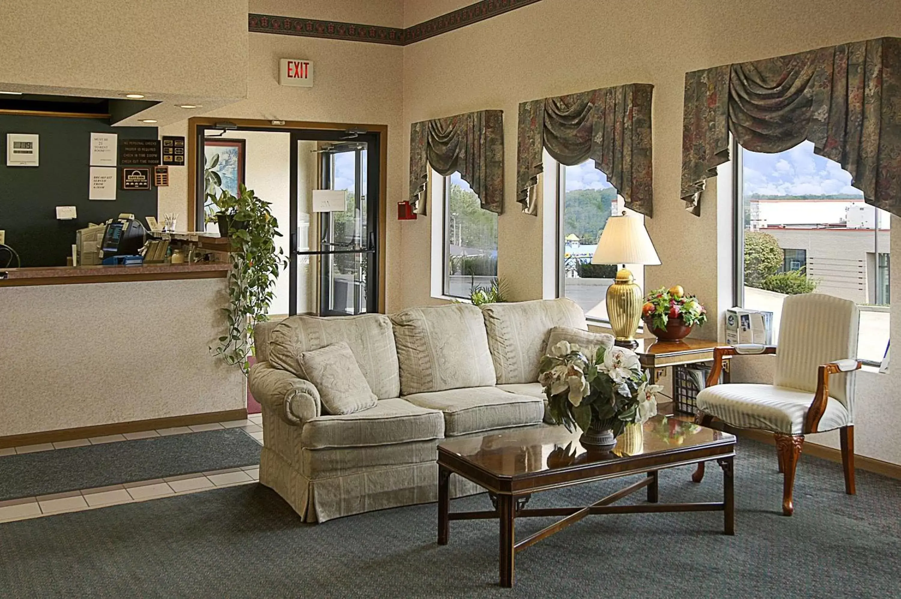 Lobby or reception, Seating Area in Days Inn by Wyndham Hillsboro