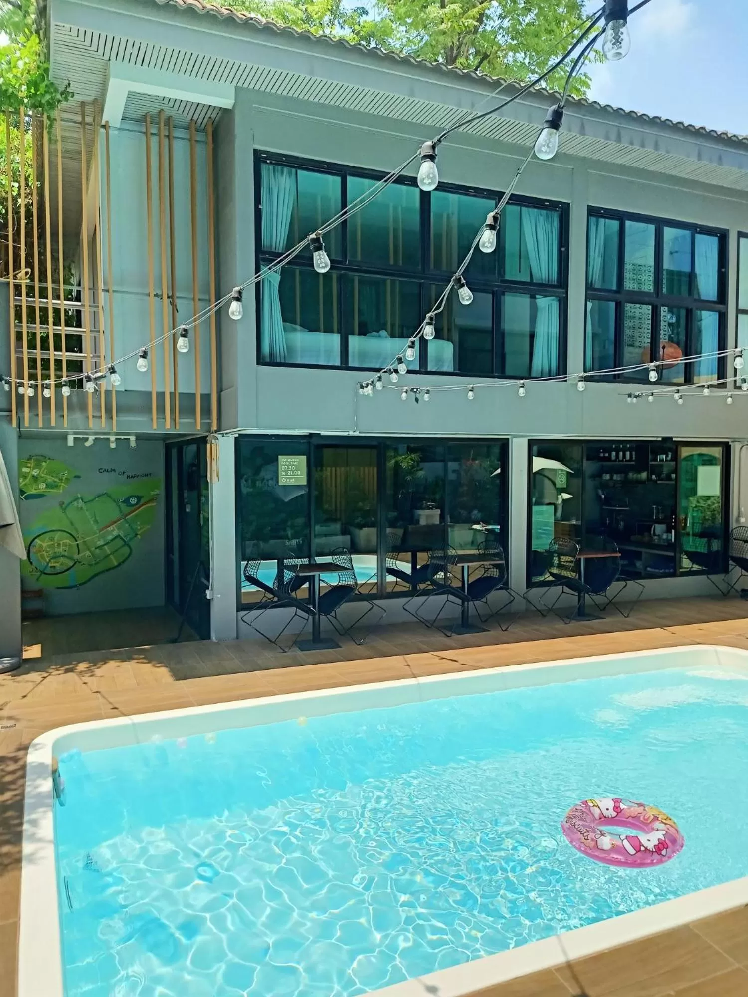 Pool view in Nest by Sangob