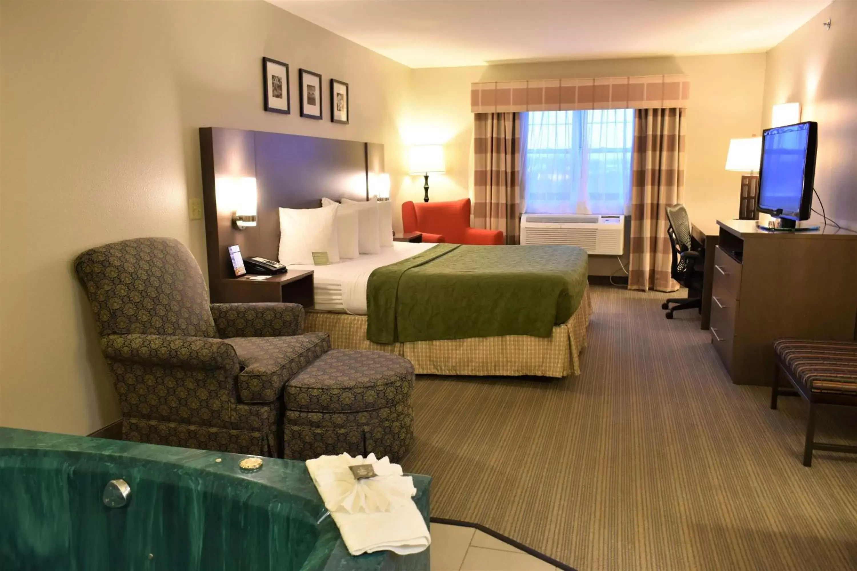 Photo of the whole room in Country Inn & Suites by Radisson, Kenosha, WI