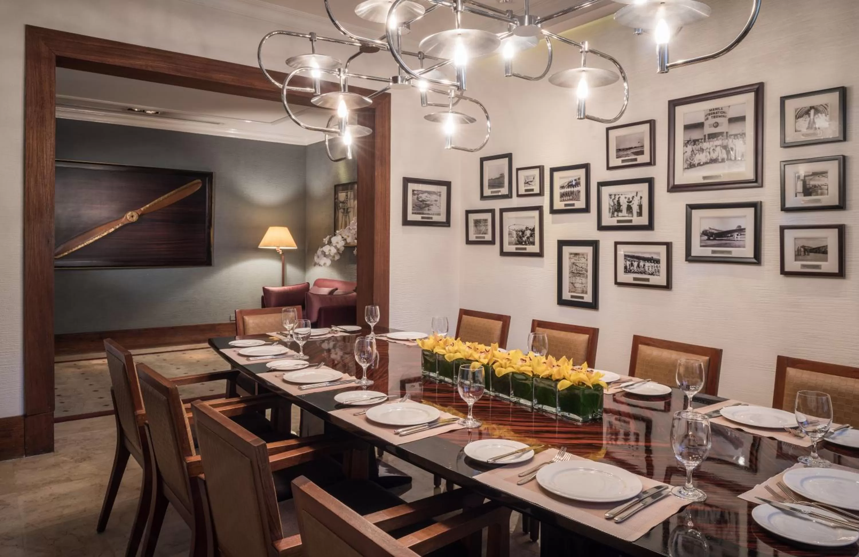 Restaurant/places to eat in The Peninsula Manila