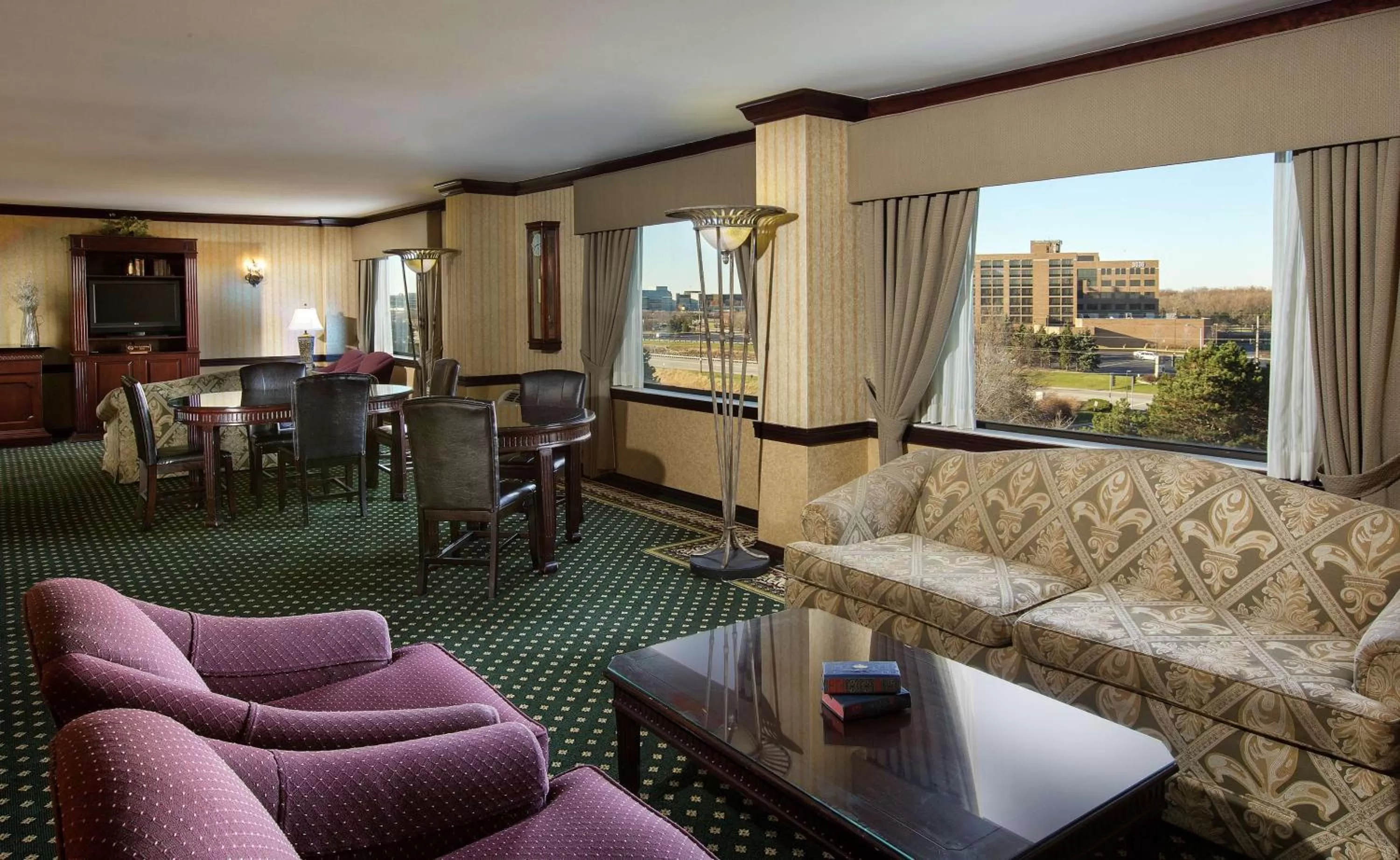 Property building in DoubleTree by Hilton Lisle Naperville