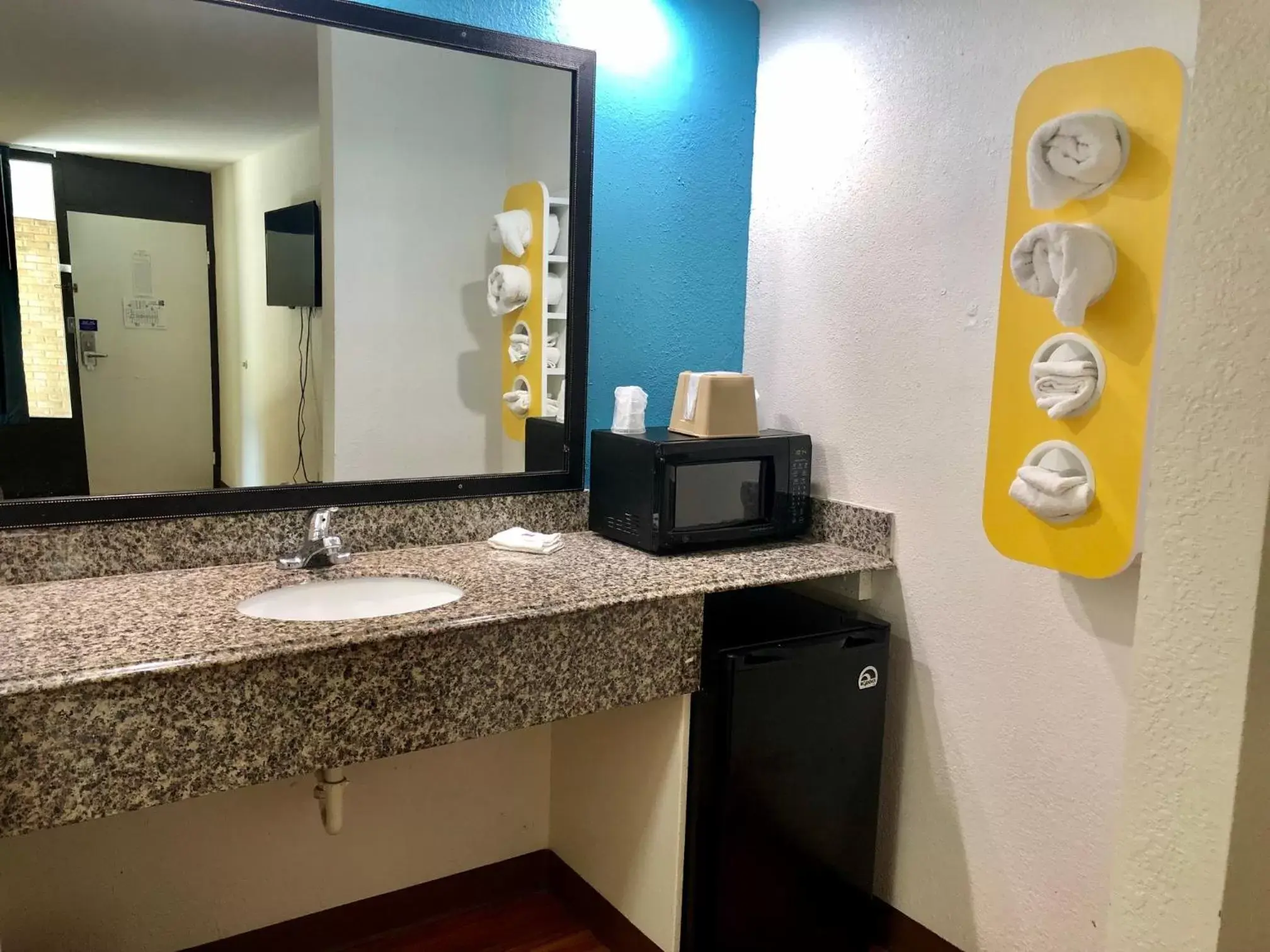 Bathroom in Motel 6-Nashville, TN - Airport