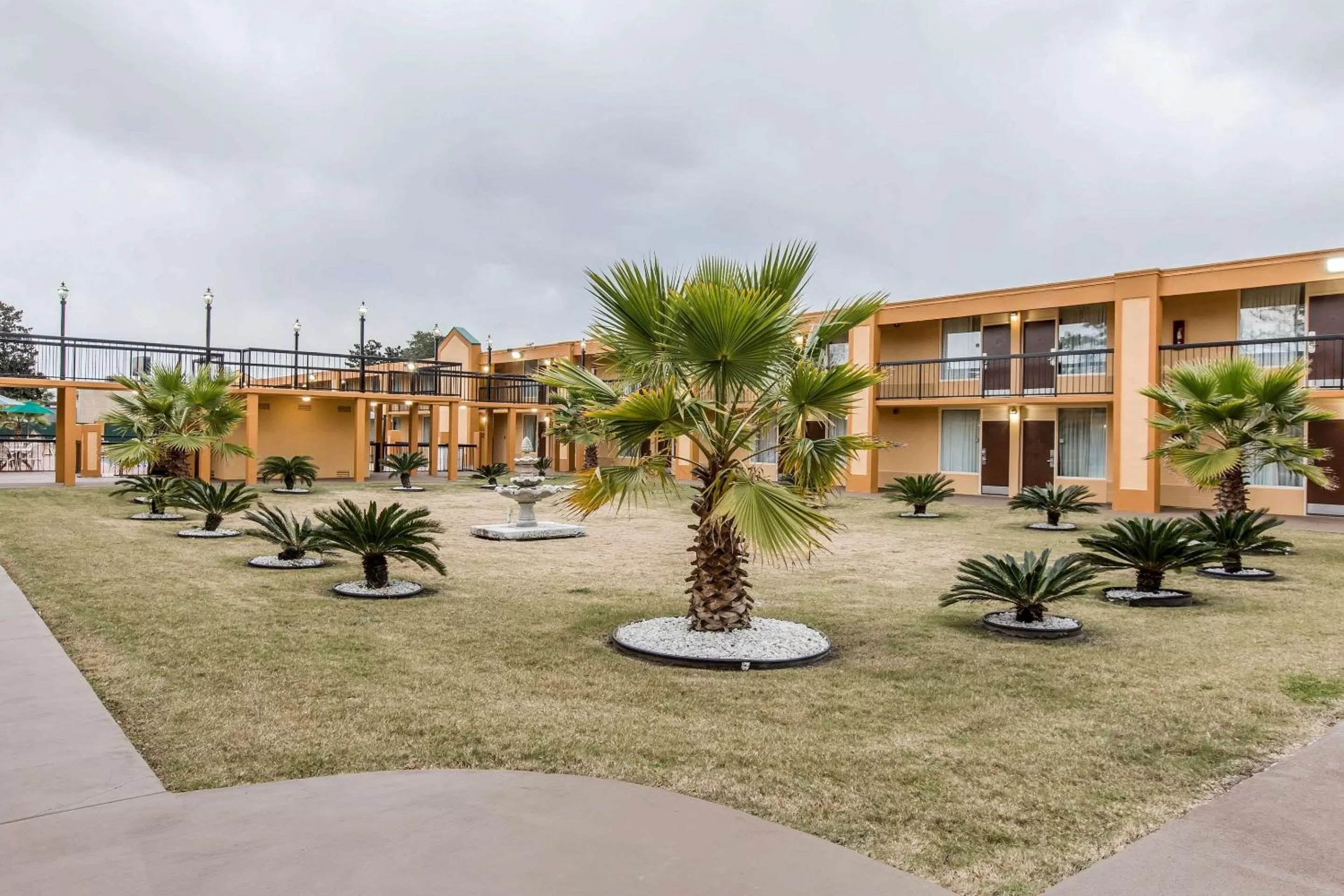 Property building in Quality Inn Savannah Midtown