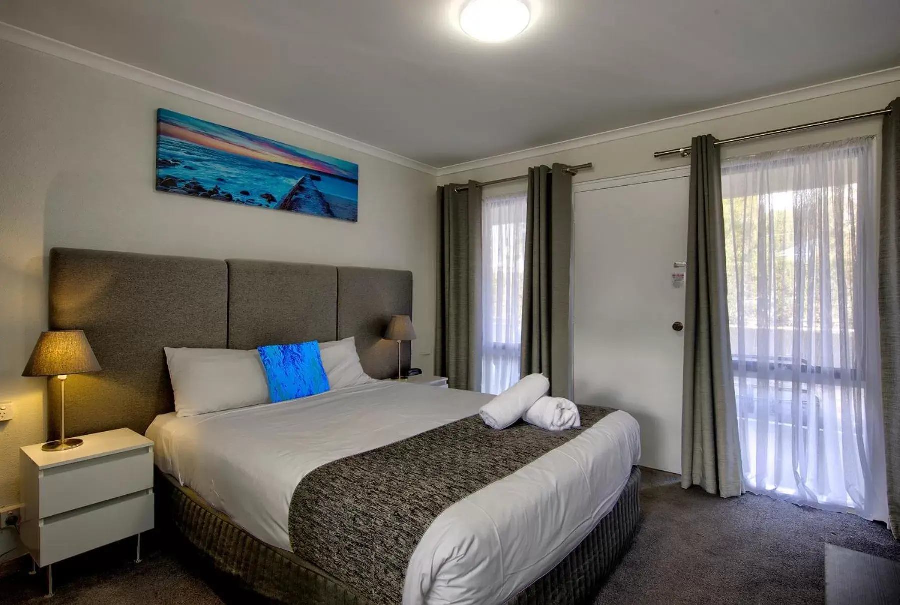 Guests, Bed in Frankston Motel