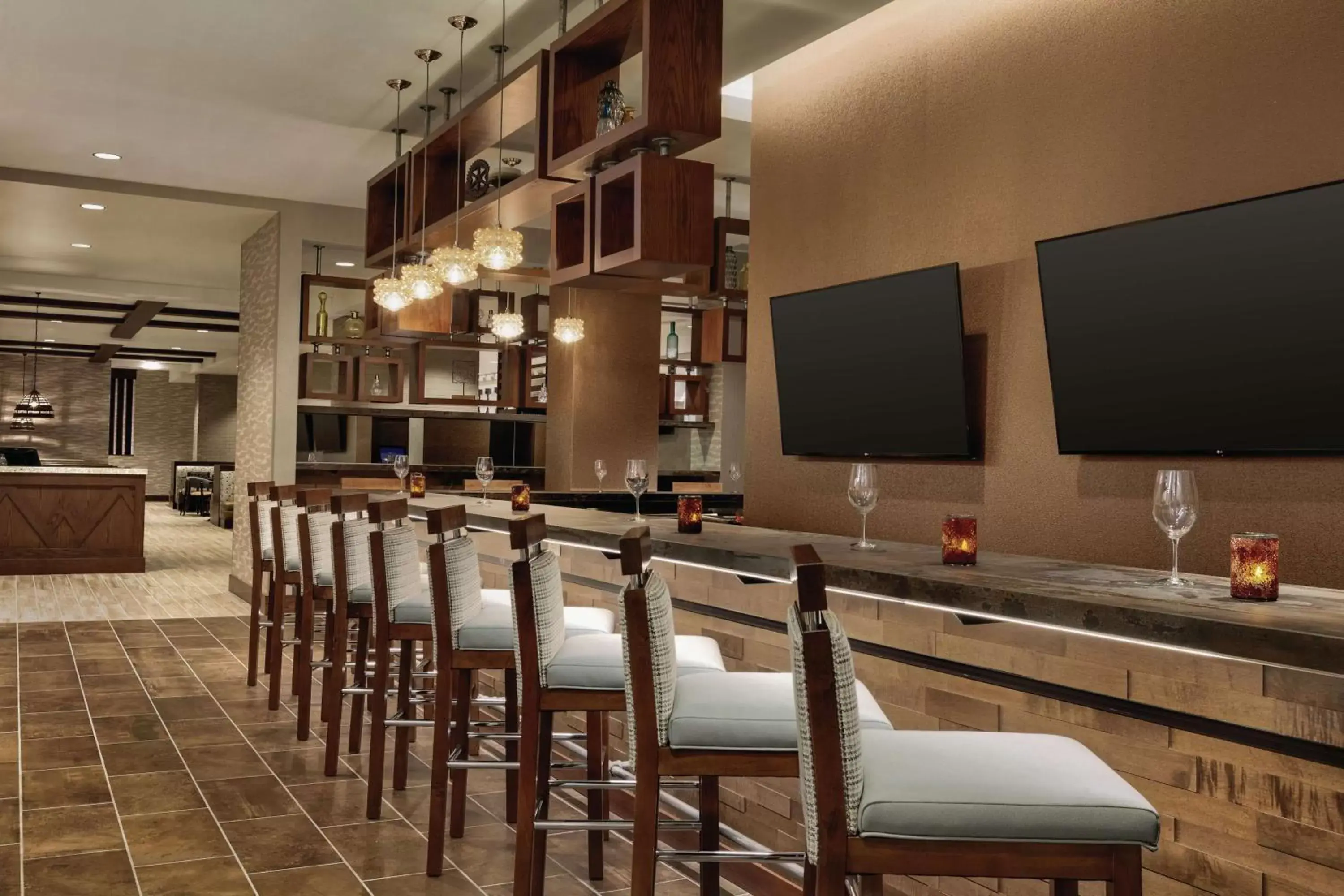 Lounge or bar in Embassy Suites By Hilton South Jordan Salt Lake City