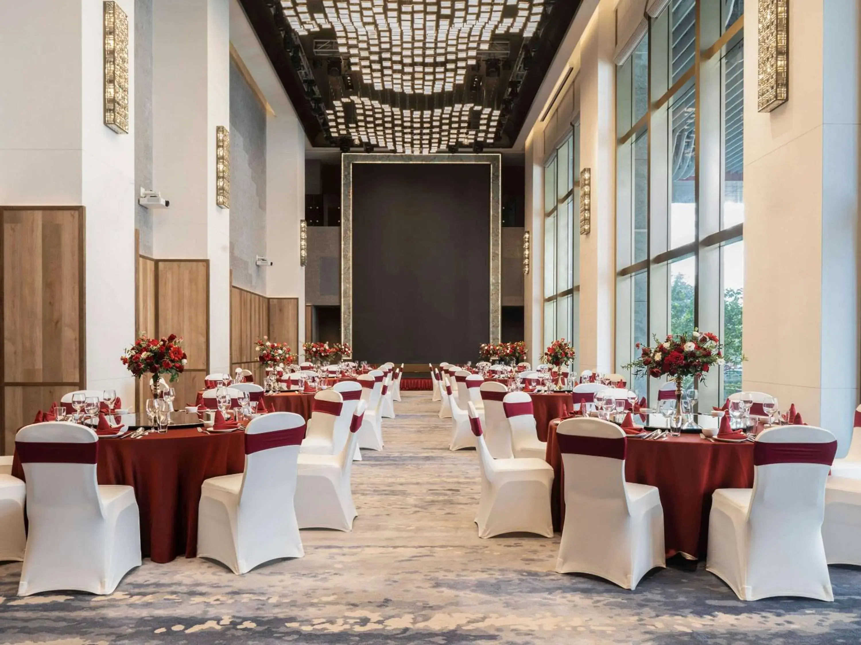 Meeting/conference room, Restaurant/Places to Eat in Sofitel Haikou