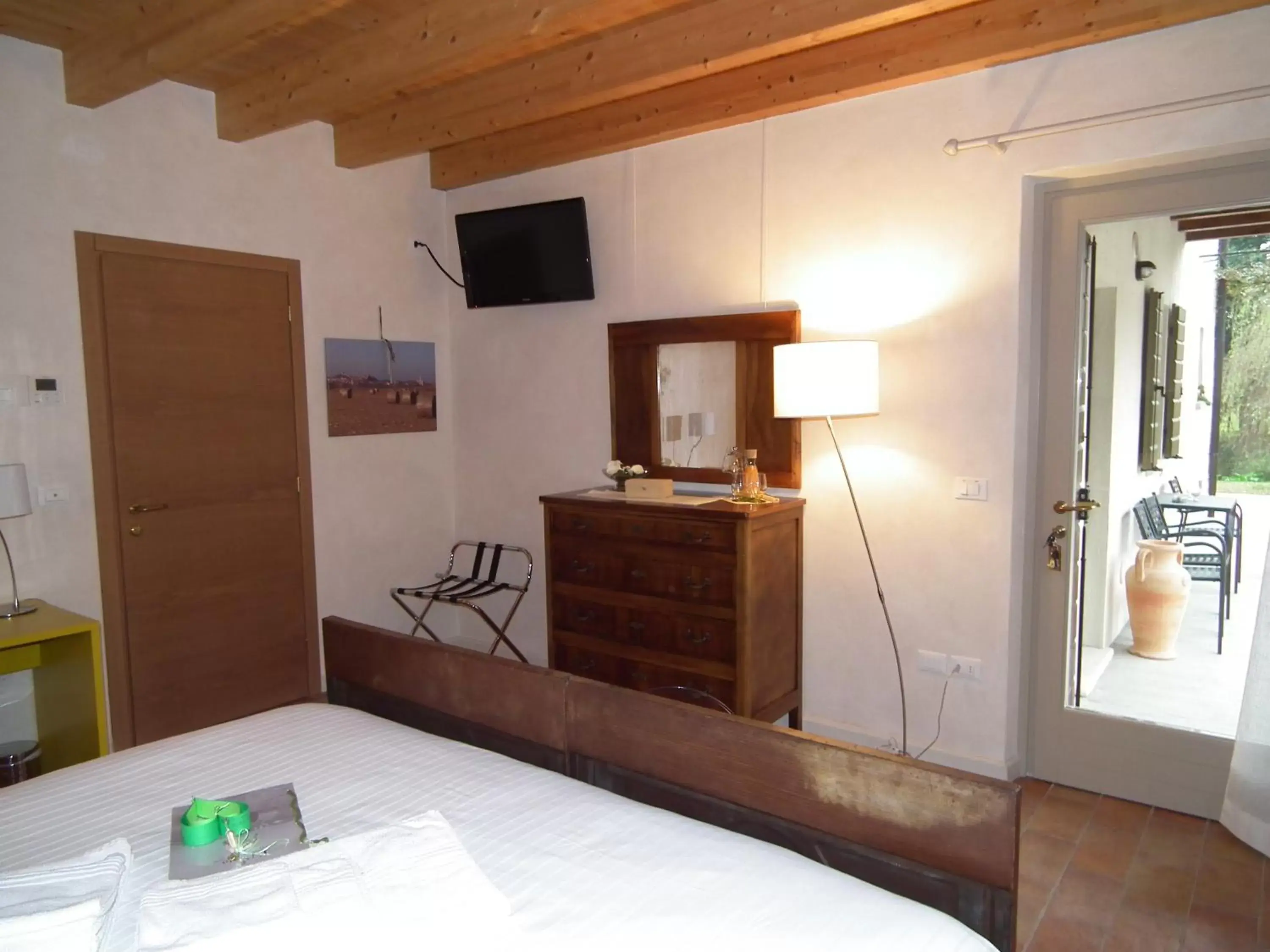 Photo of the whole room, TV/Entertainment Center in L'Isolo b&b e case vacanza